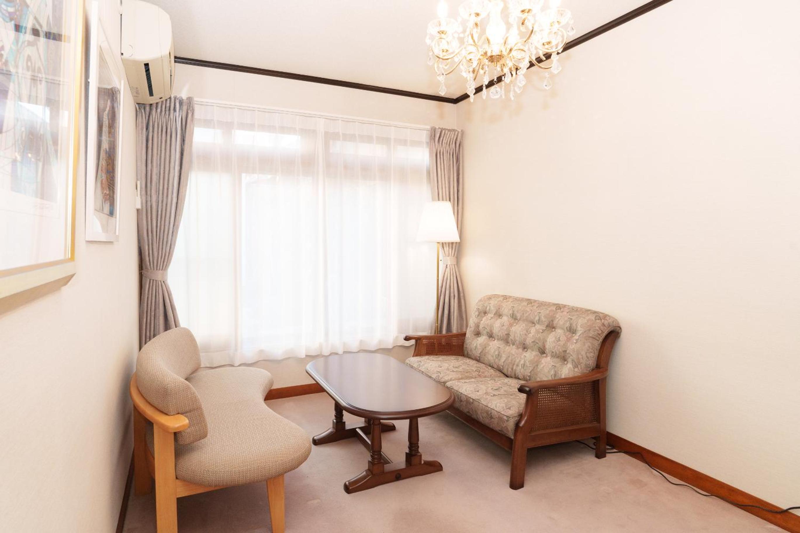 Golden Fox Inn, Old house in the old city, Walking distance to Matsumoto Castle and tourist attractions