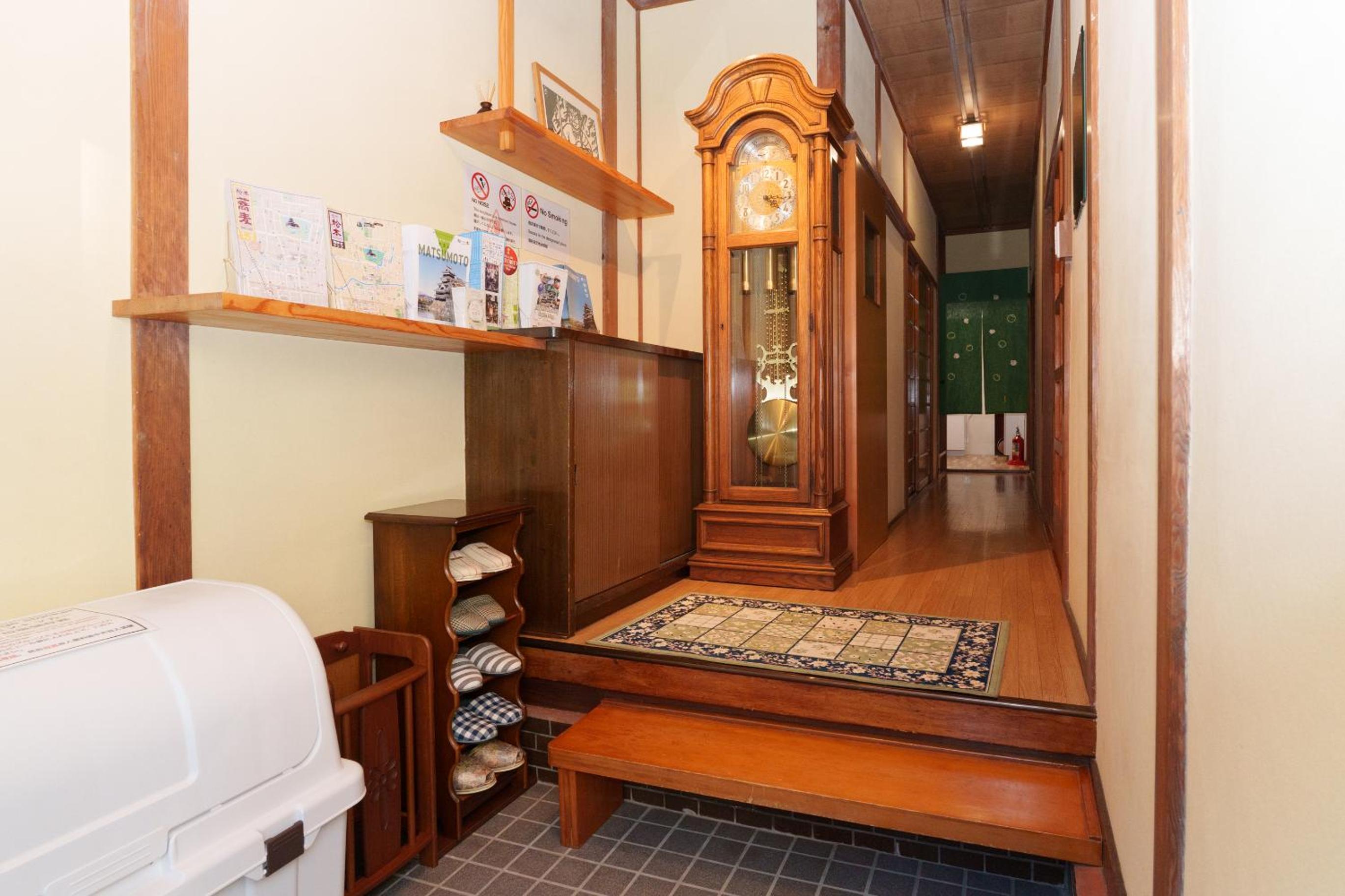 Golden Fox Inn, Old house in the old city, Walking distance to Matsumoto Castle and tourist attractions