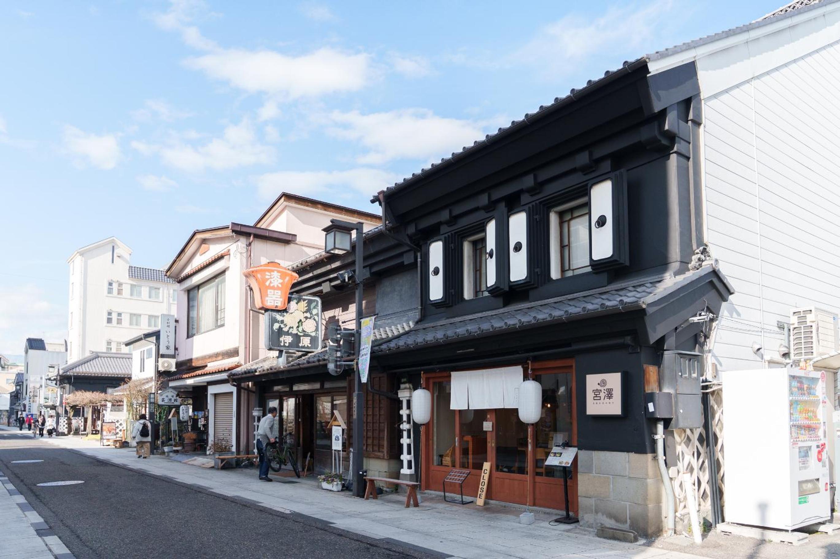 Golden Fox Inn, Old house in the old city, Walking distance to Matsumoto Castle and tourist attractions