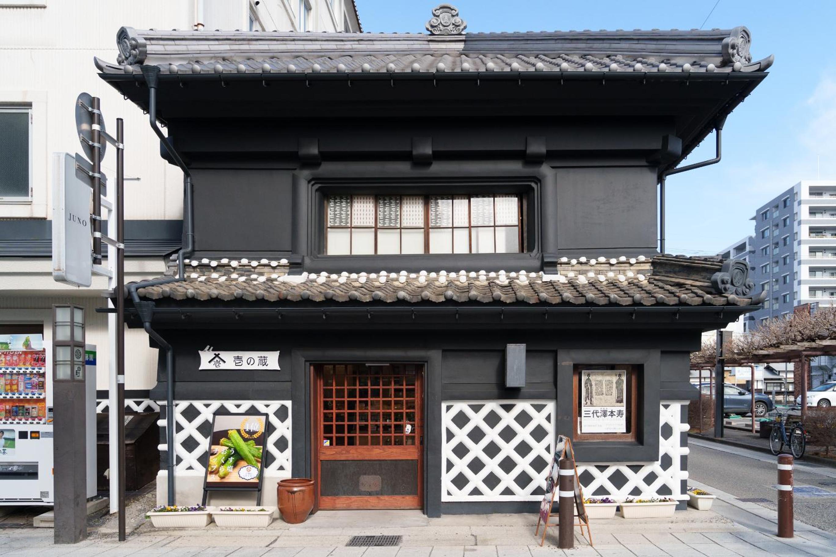 Golden Fox Inn, Old house in the old city, Walking distance to Matsumoto Castle and tourist attractions