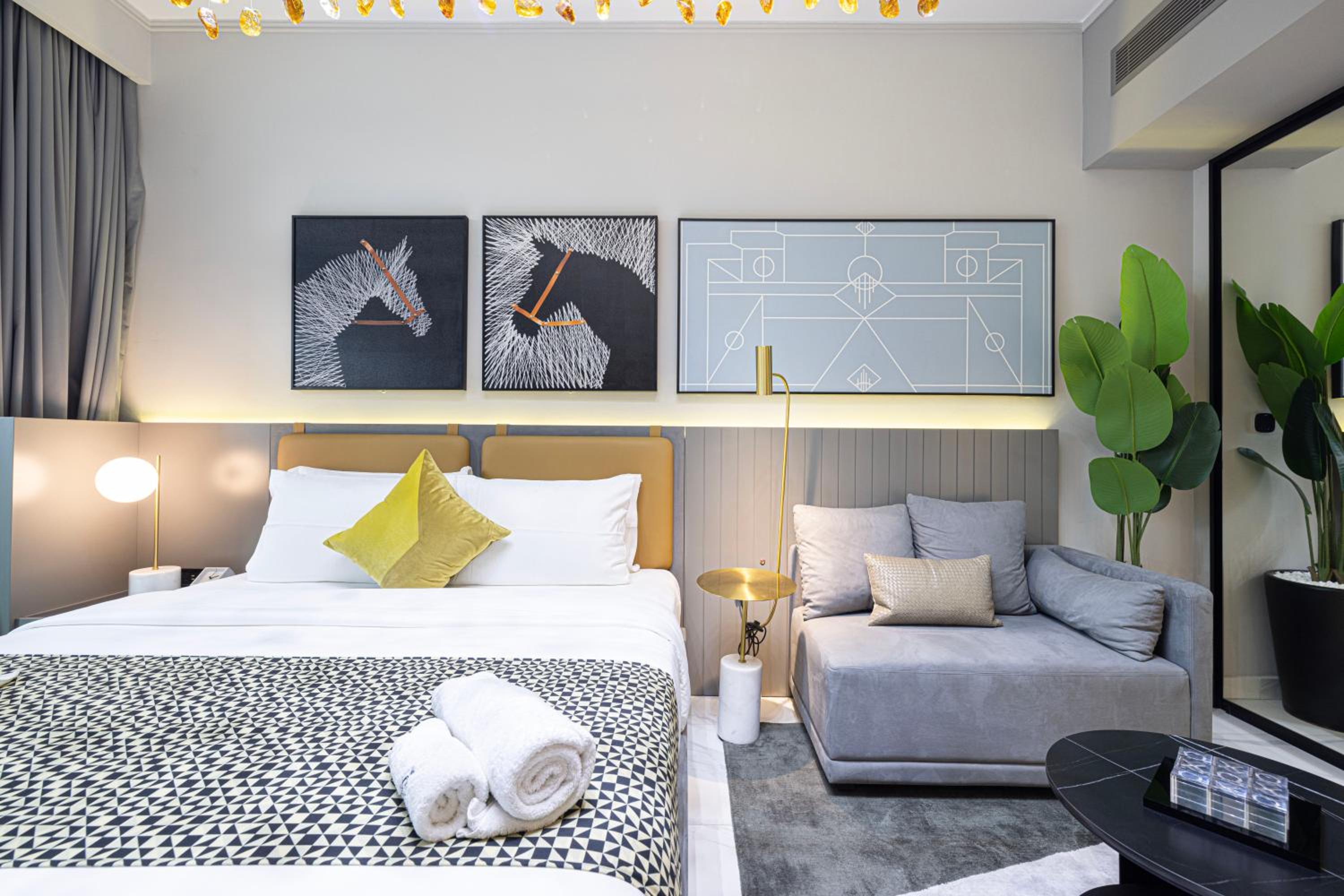 Cozy Studio Steps from Dubai Mall & Burj Khalifa