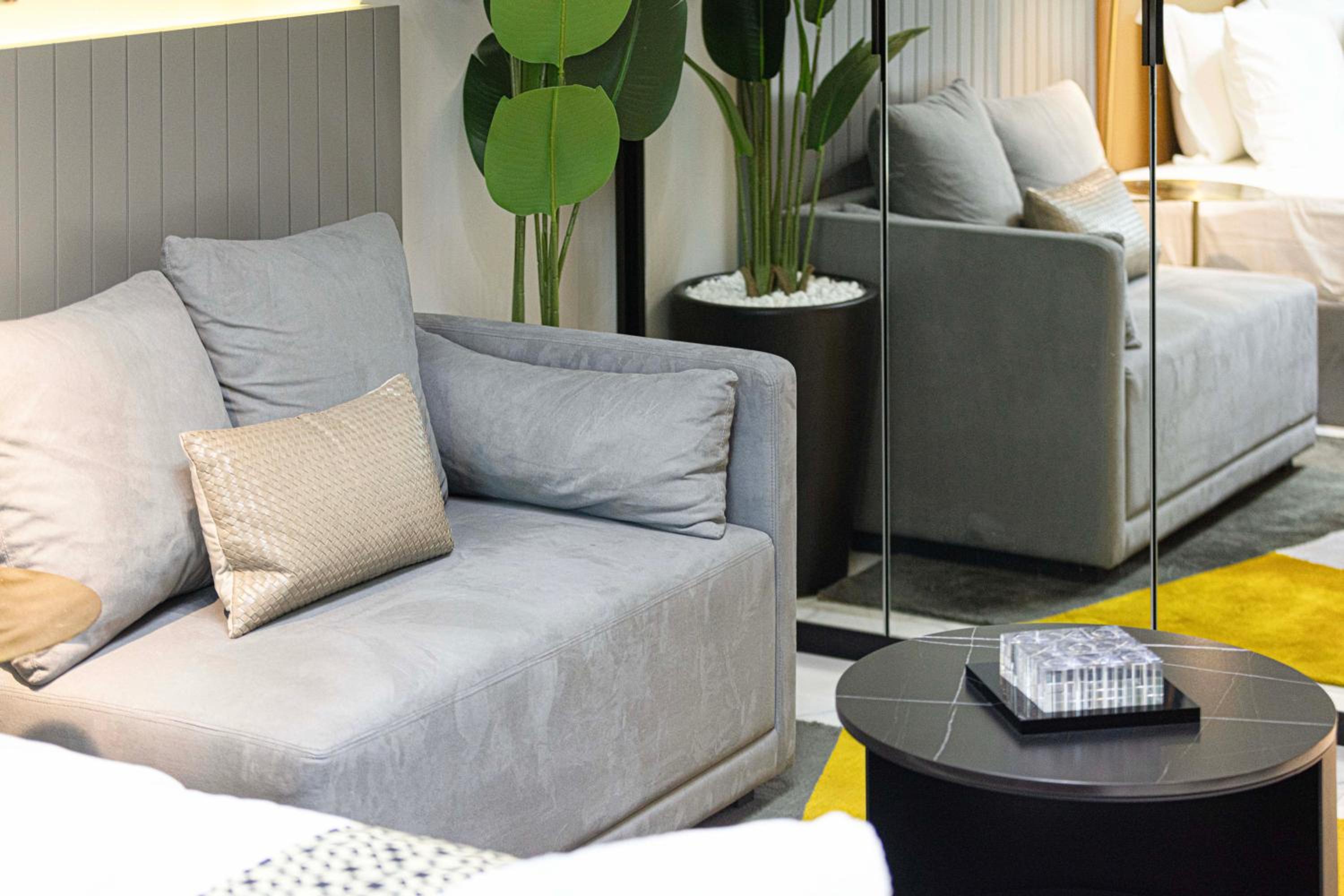 Cozy Studio Steps from Dubai Mall & Burj Khalifa