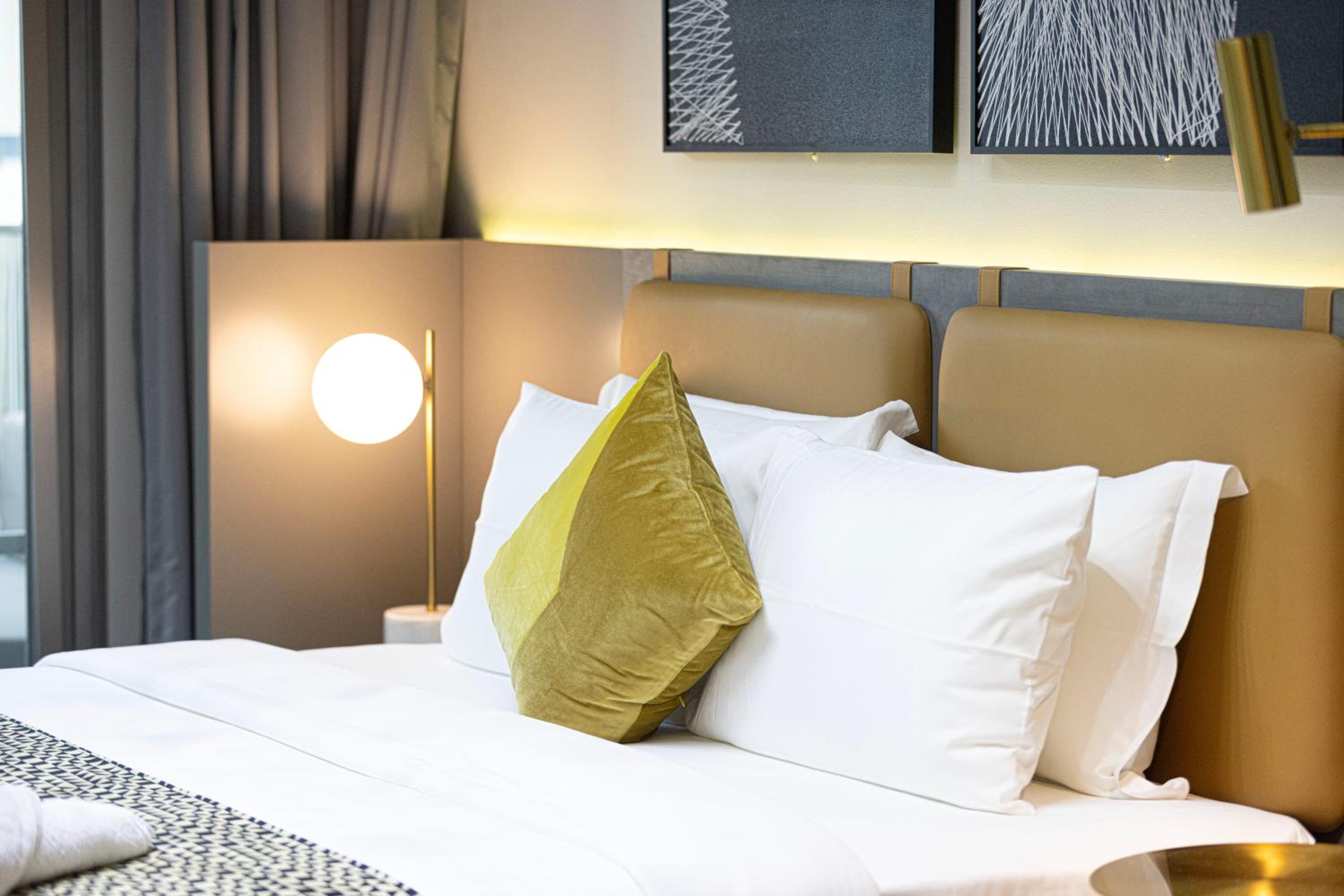 Cozy Studio Steps from Dubai Mall & Burj Khalifa