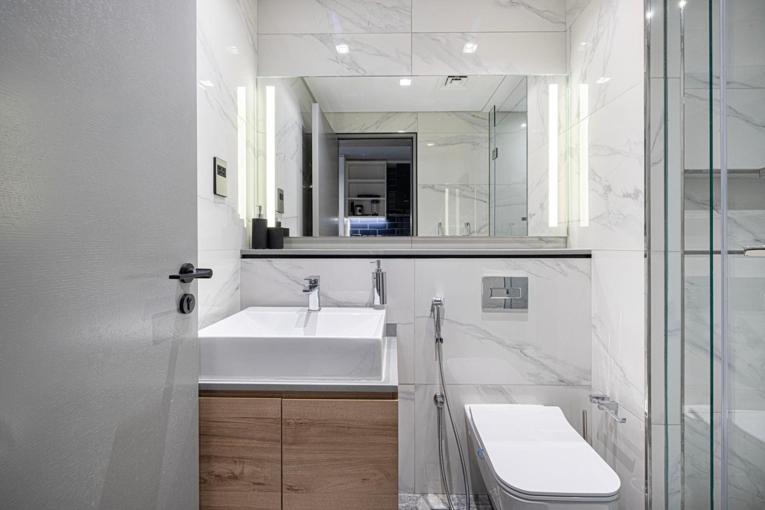 Cozy Studio Steps from Dubai Mall & Burj Khalifa