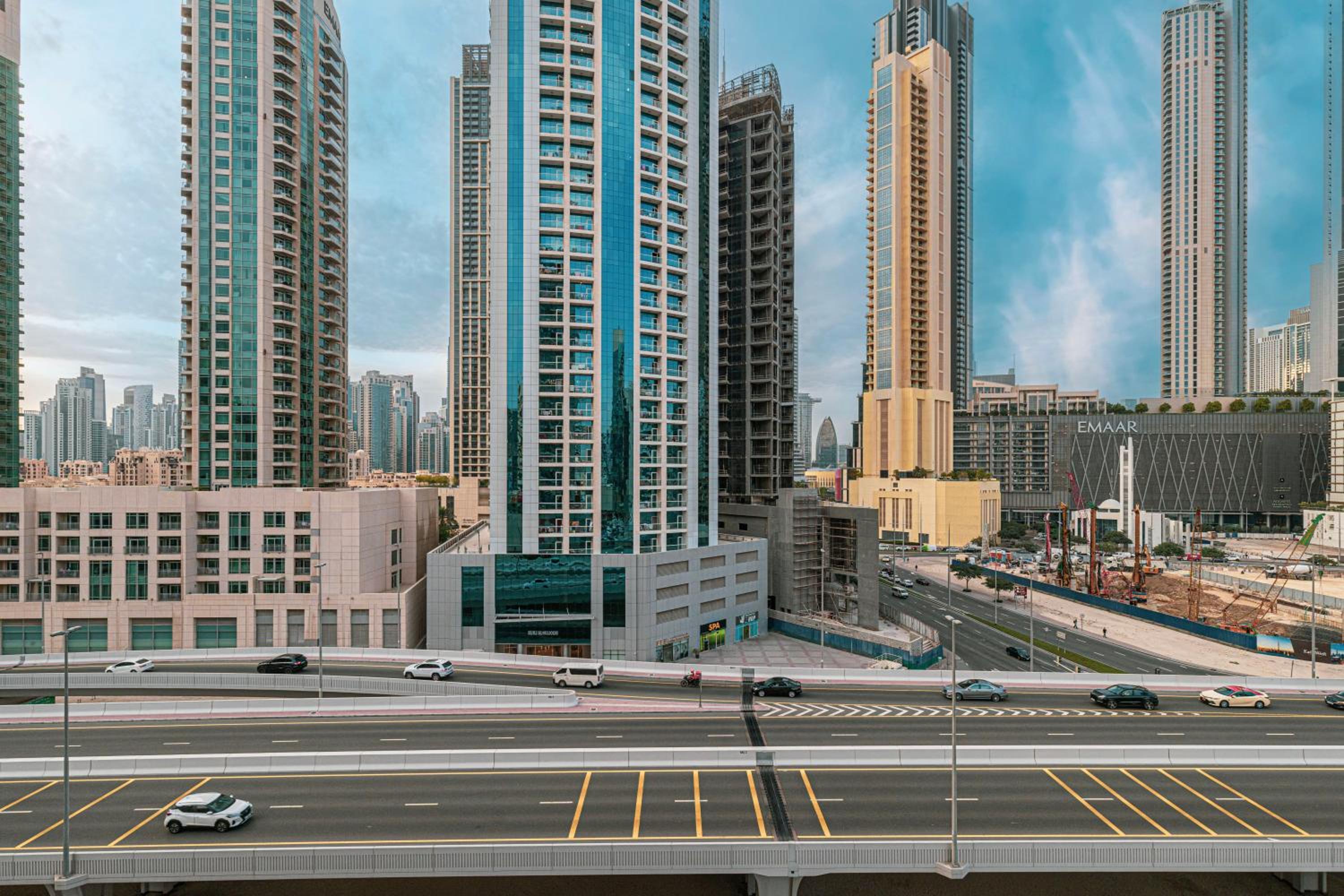 Cozy Studio Steps from Dubai Mall & Burj Khalifa