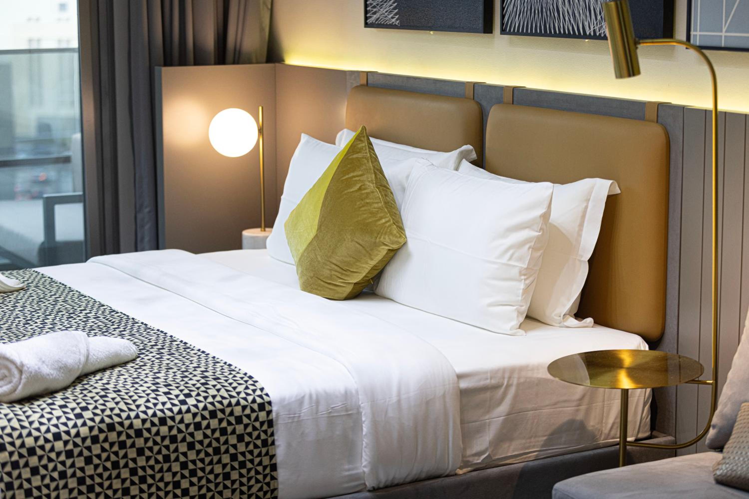 Cozy Studio Steps from Dubai Mall & Burj Khalifa