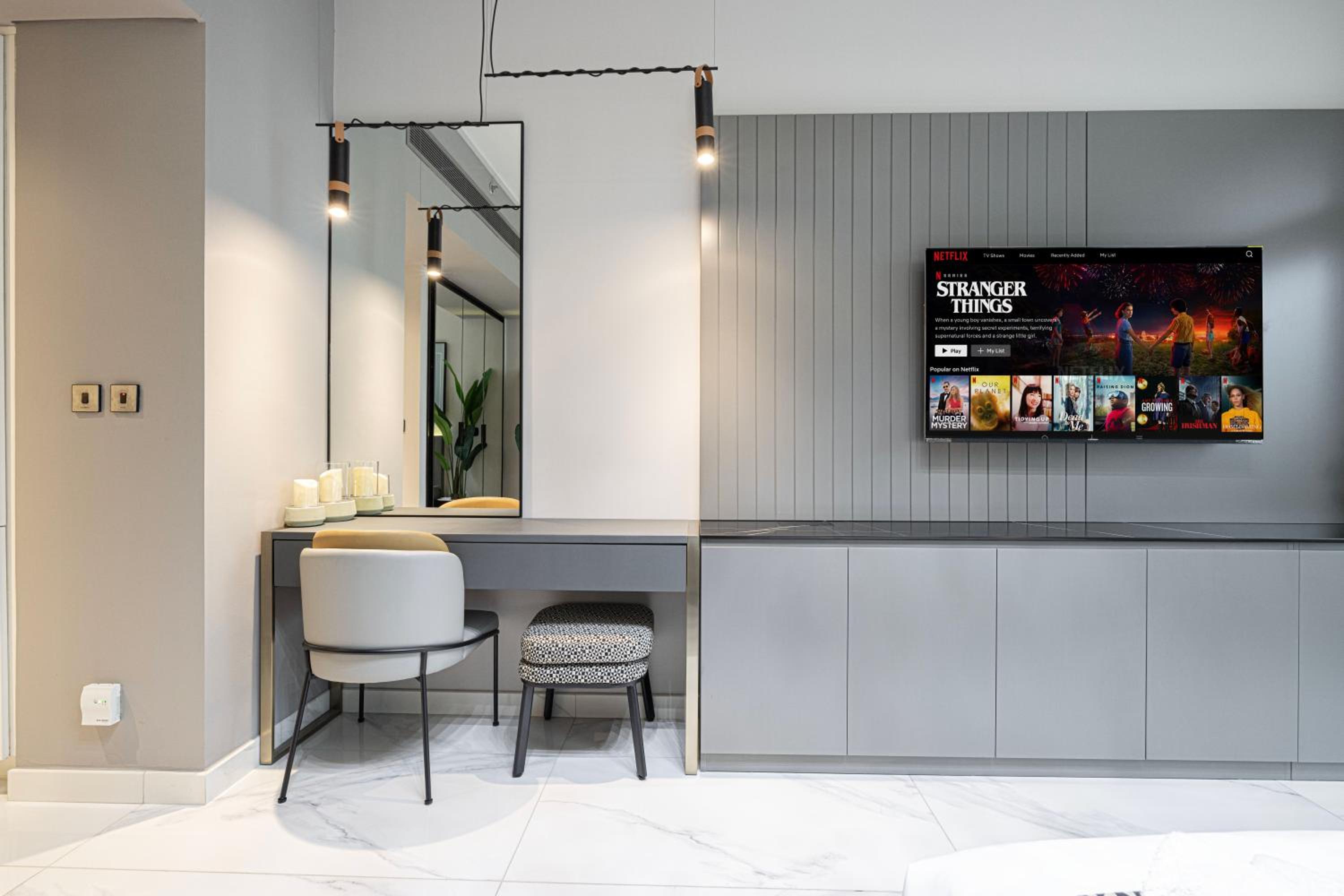 Cozy Studio Steps from Dubai Mall & Burj Khalifa