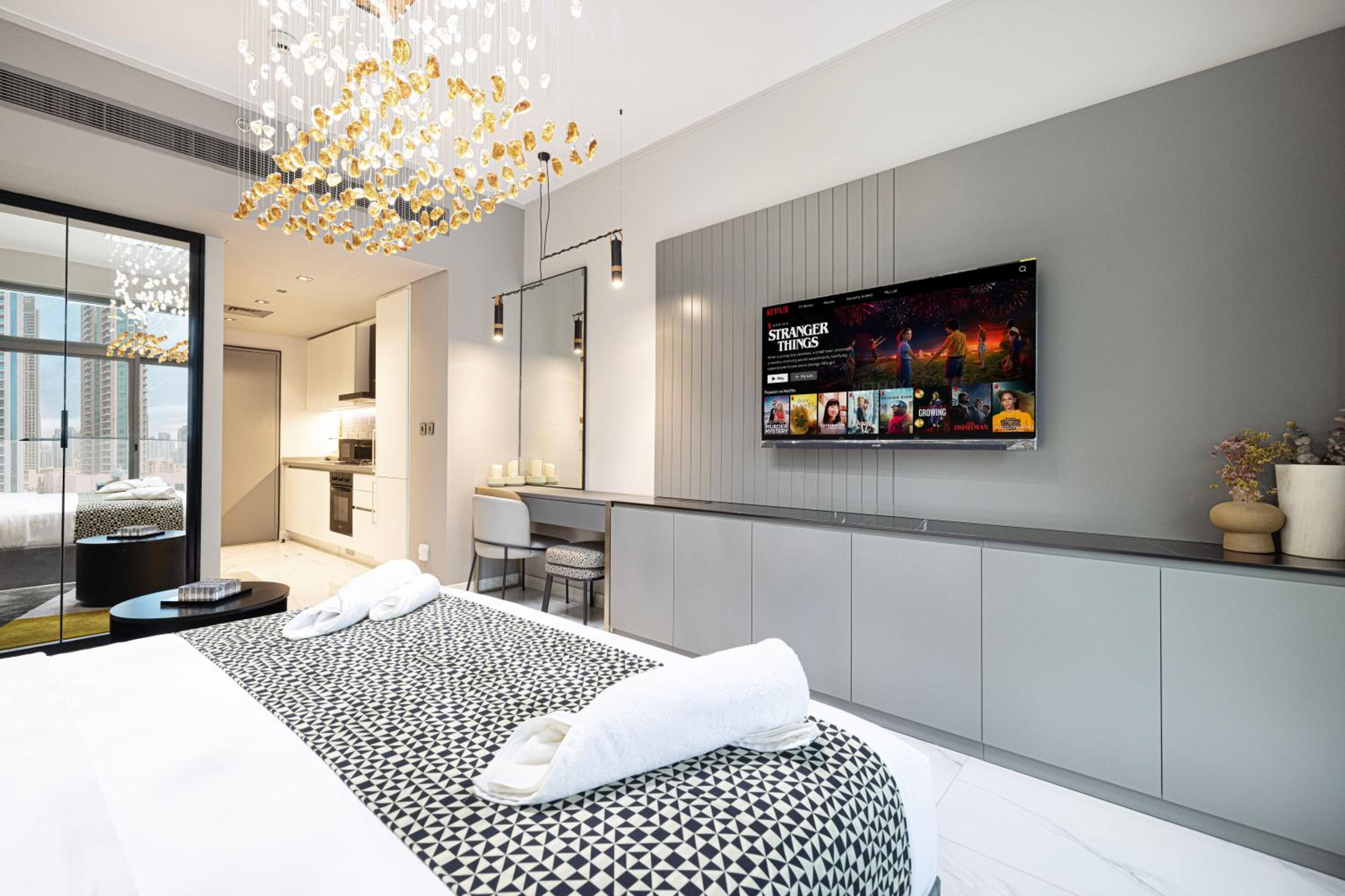 Cozy Studio Steps from Dubai Mall & Burj Khalifa