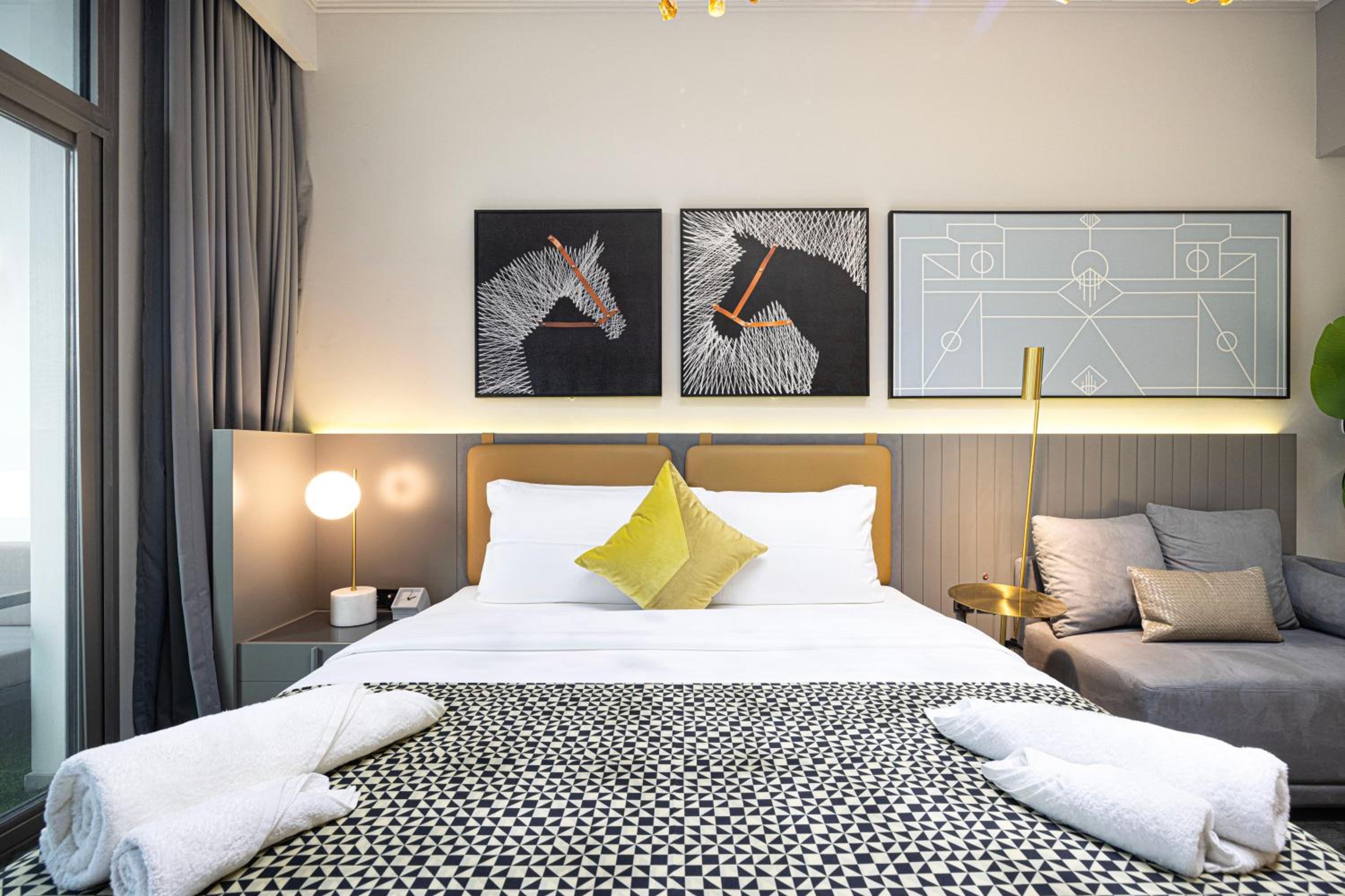 Cozy Studio Steps from Dubai Mall & Burj Khalifa