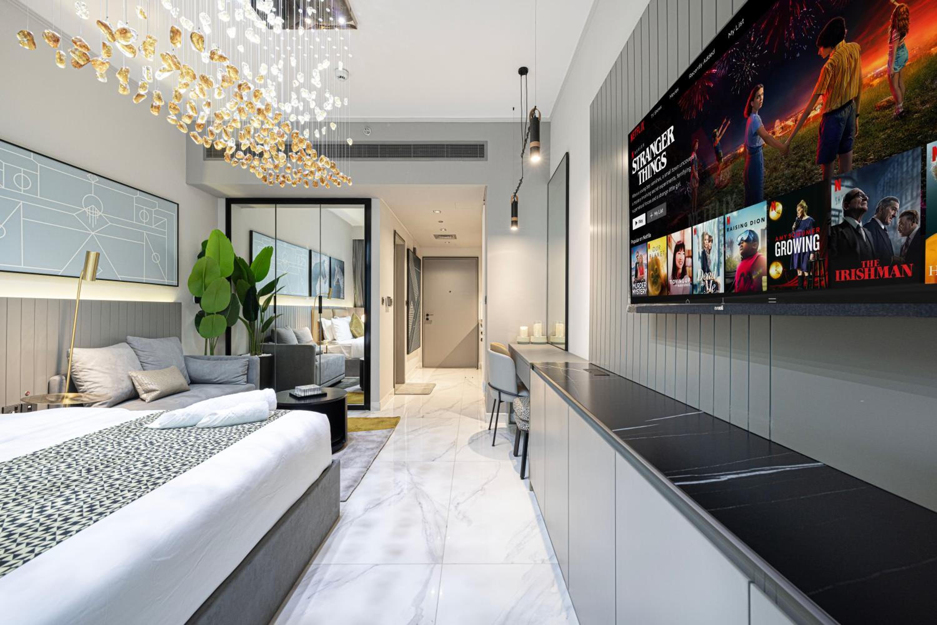 Cozy Studio Steps from Dubai Mall & Burj Khalifa