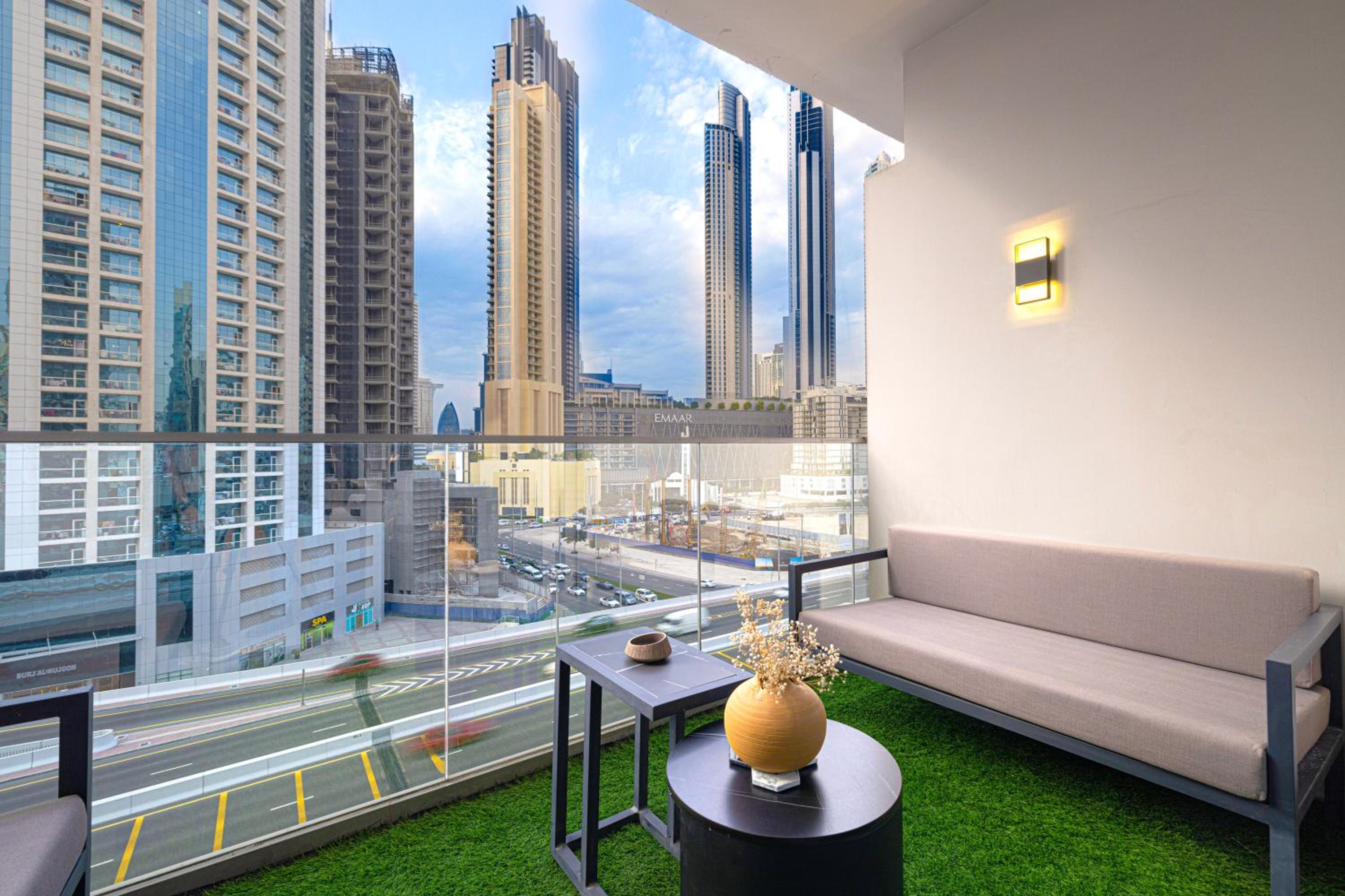 Cozy Studio Steps from Dubai Mall & Burj Khalifa