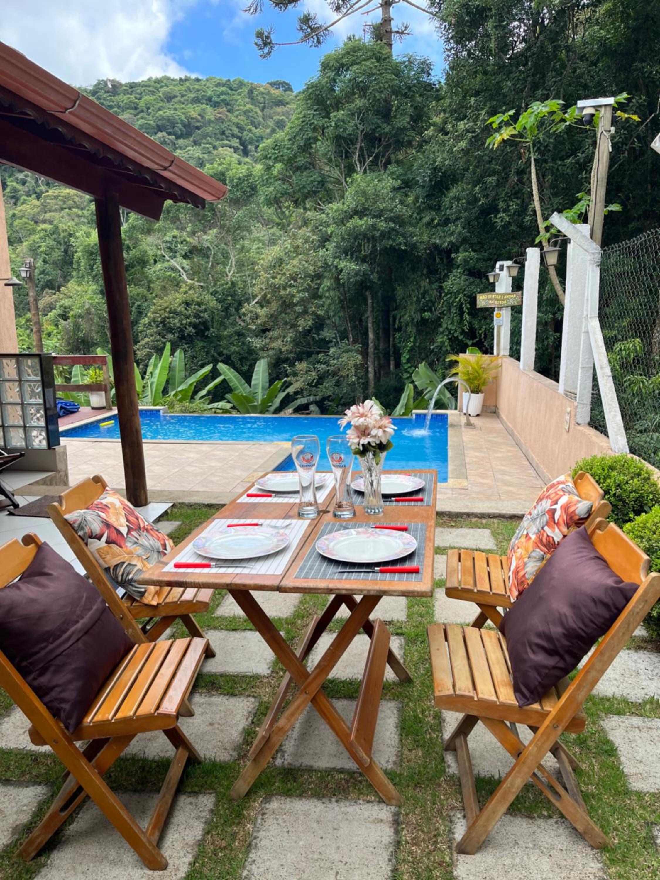 Refúgio com hidro, piscina e linda vista!