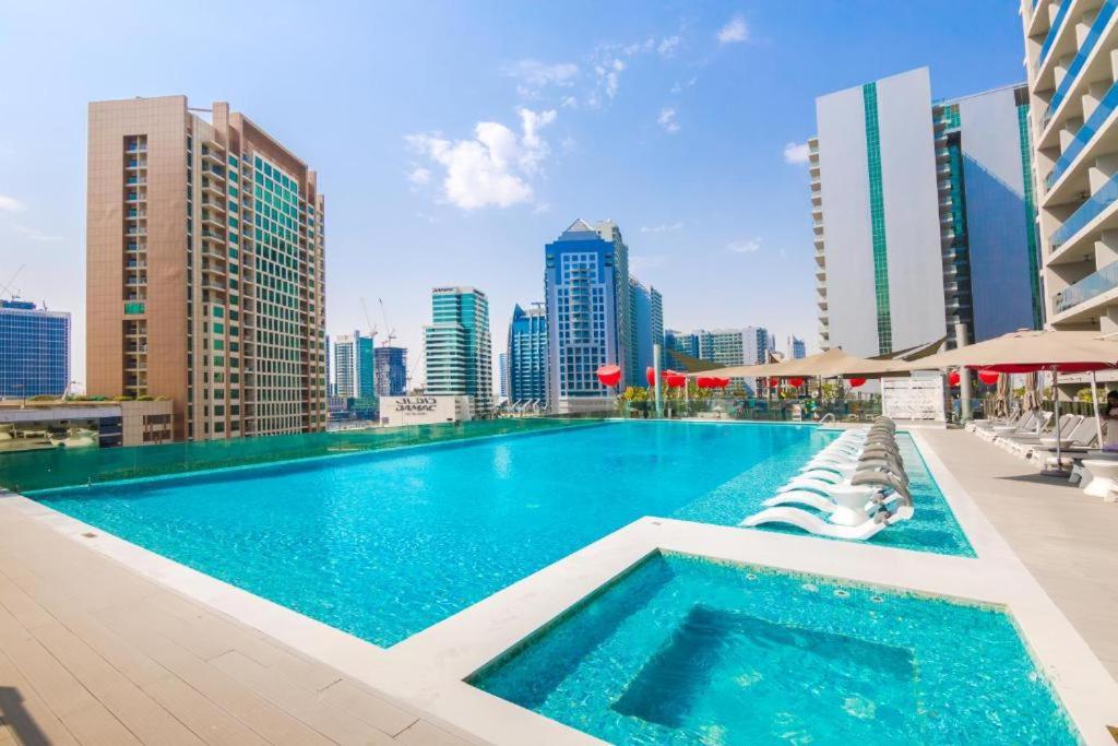 Cozy Studio Steps from Dubai Mall & Burj Khalifa