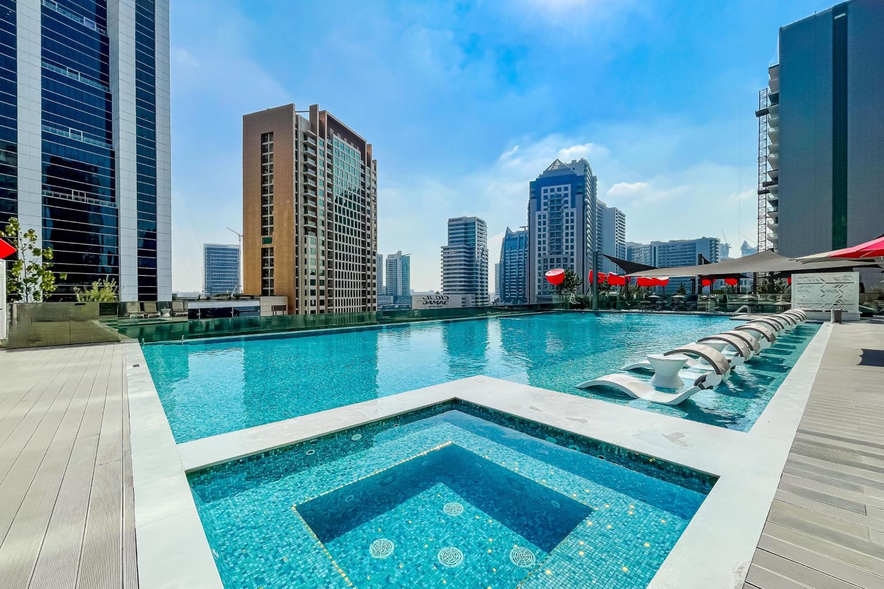 Cozy Studio Steps from Dubai Mall & Burj Khalifa
