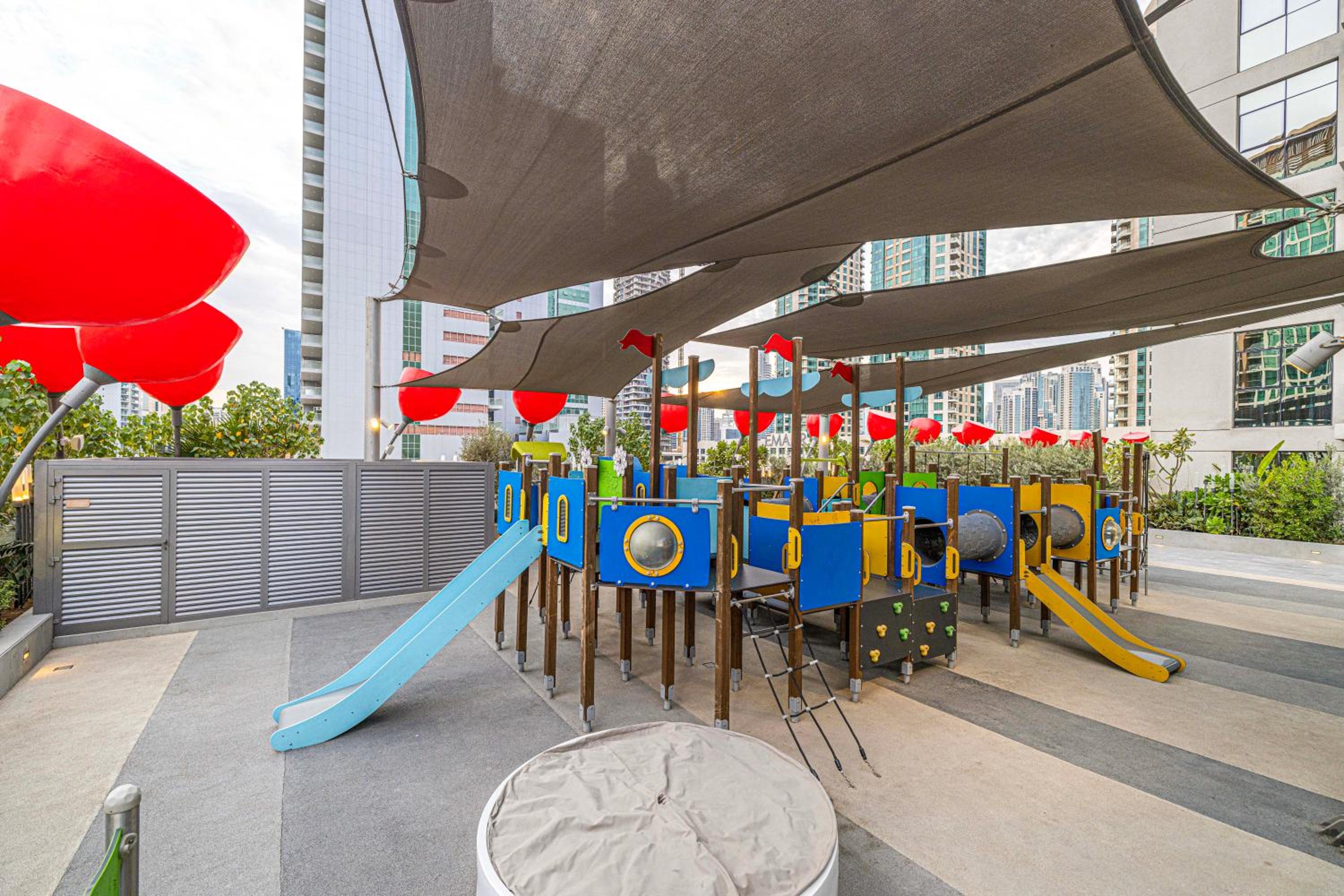 Cozy Studio Steps from Dubai Mall & Burj Khalifa