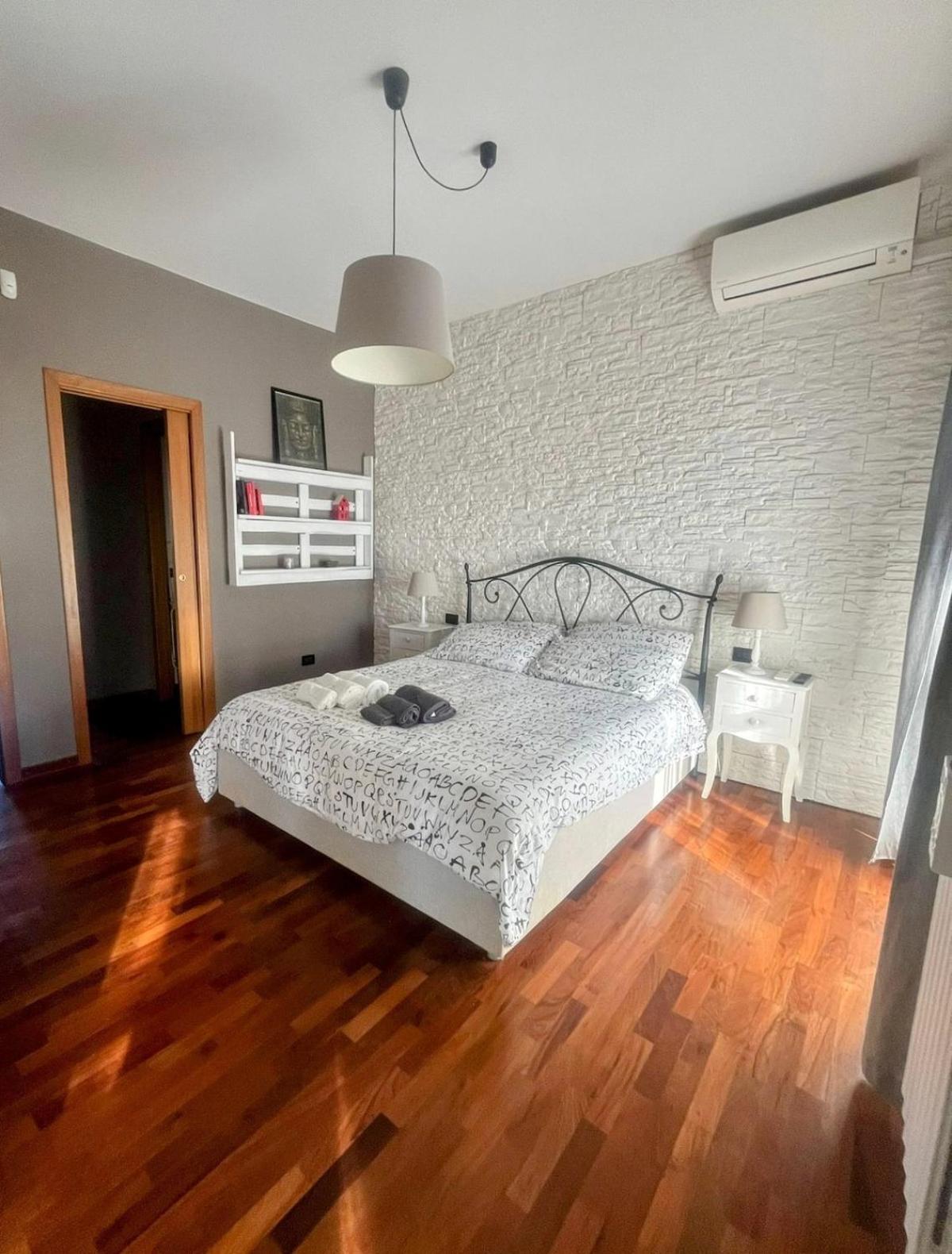 Urban House - un angolo di relax con terrazza in Lombardia