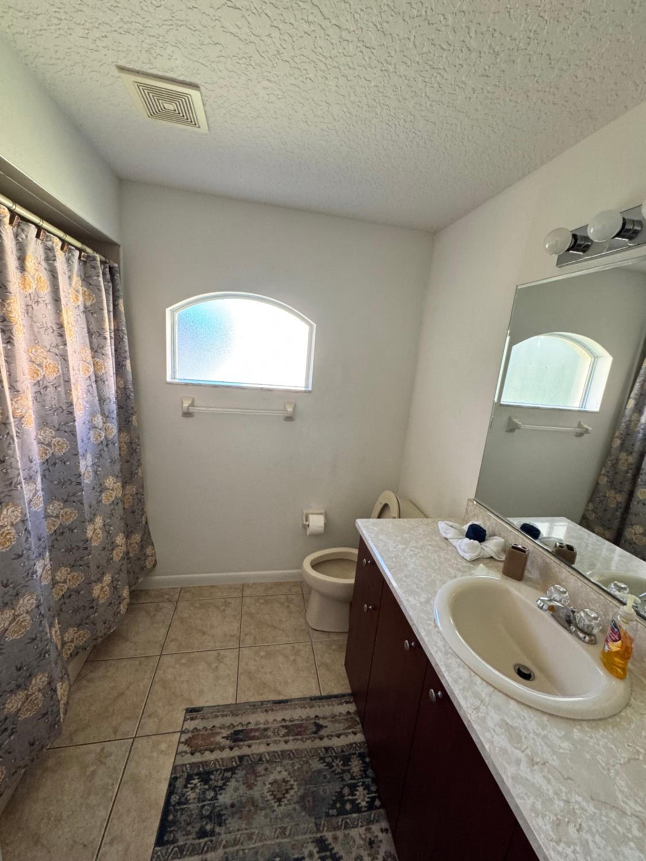 Cozy Private Home Close to the I95 Exit 284