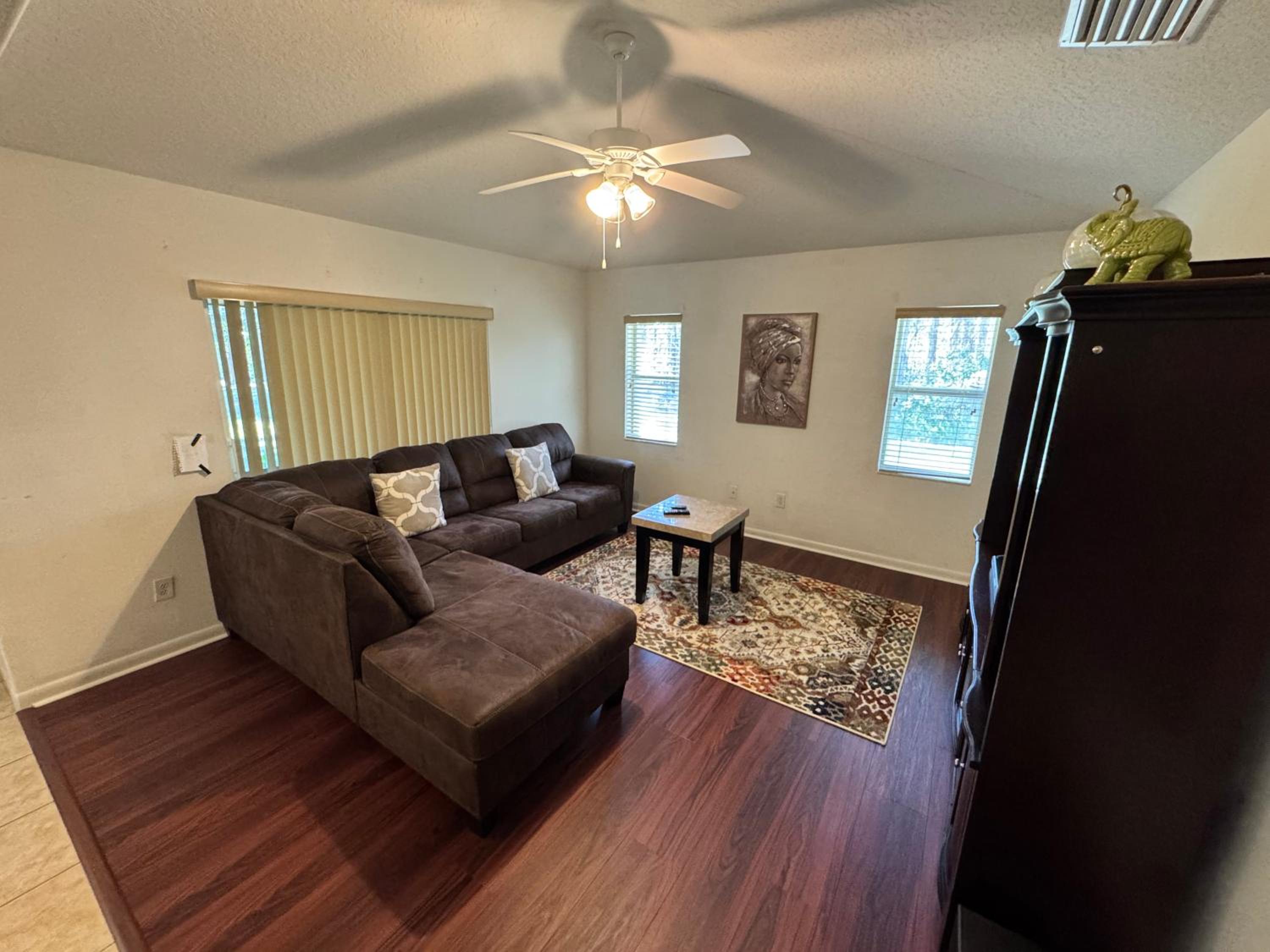 Cozy Private Home Close to the I95 Exit 284
