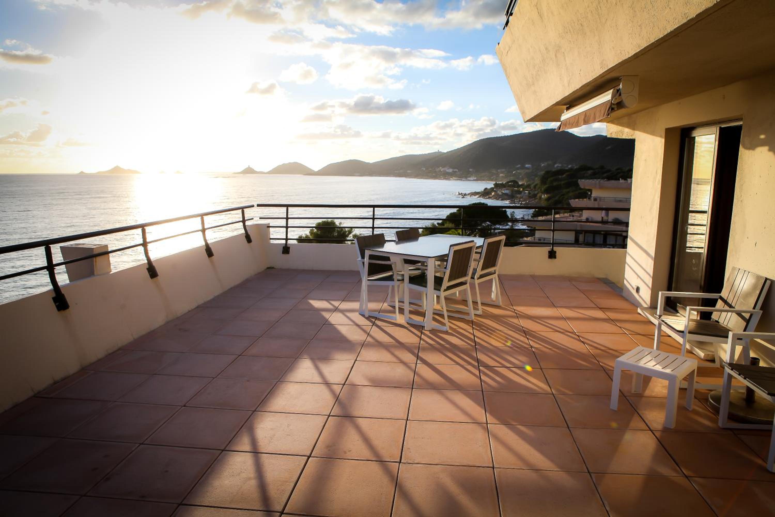 Résidence Les Calanques, apartahotel con vistas al mar en Ajaccio