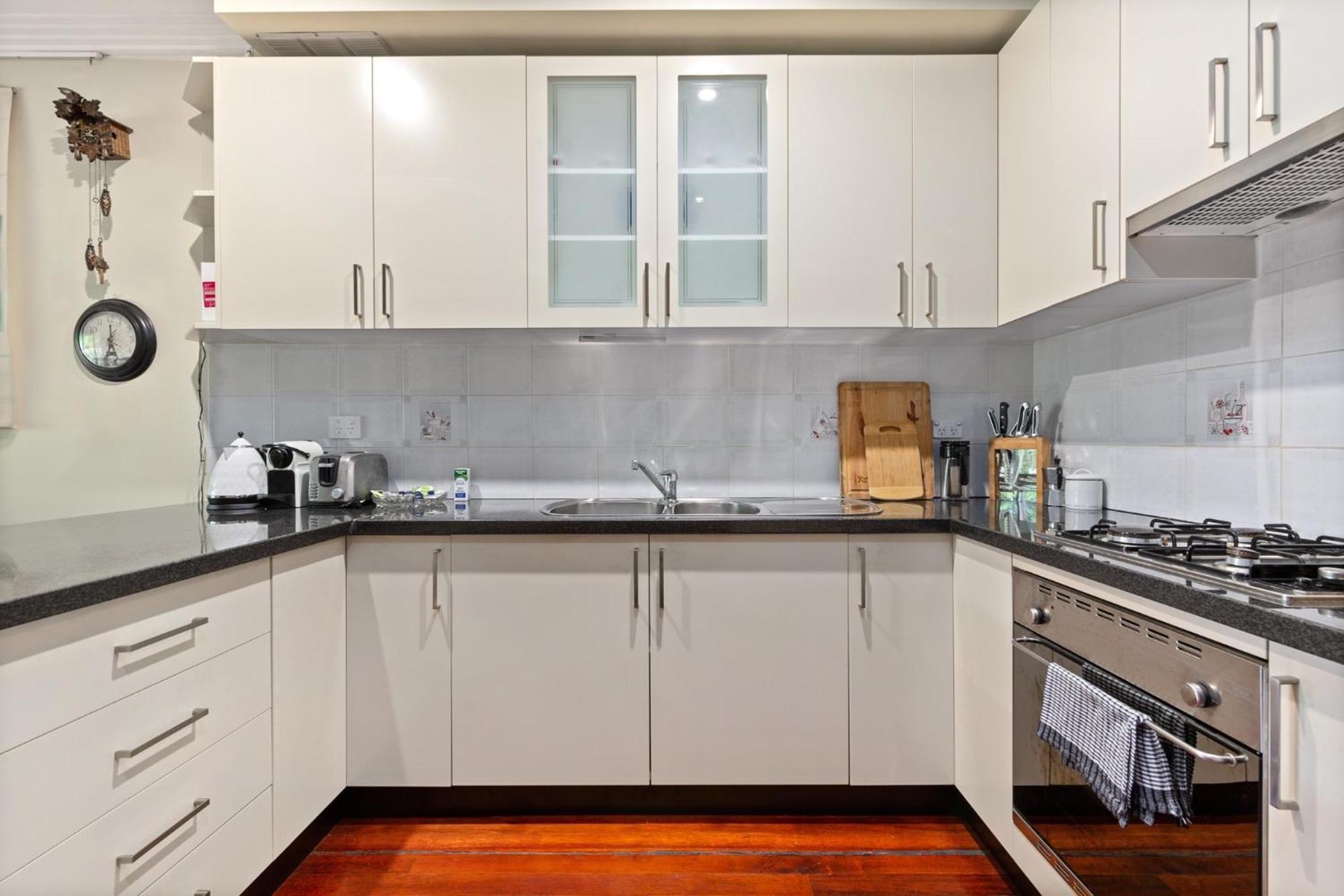 Spacious 2-Bed Townhouse with Garage & Patio