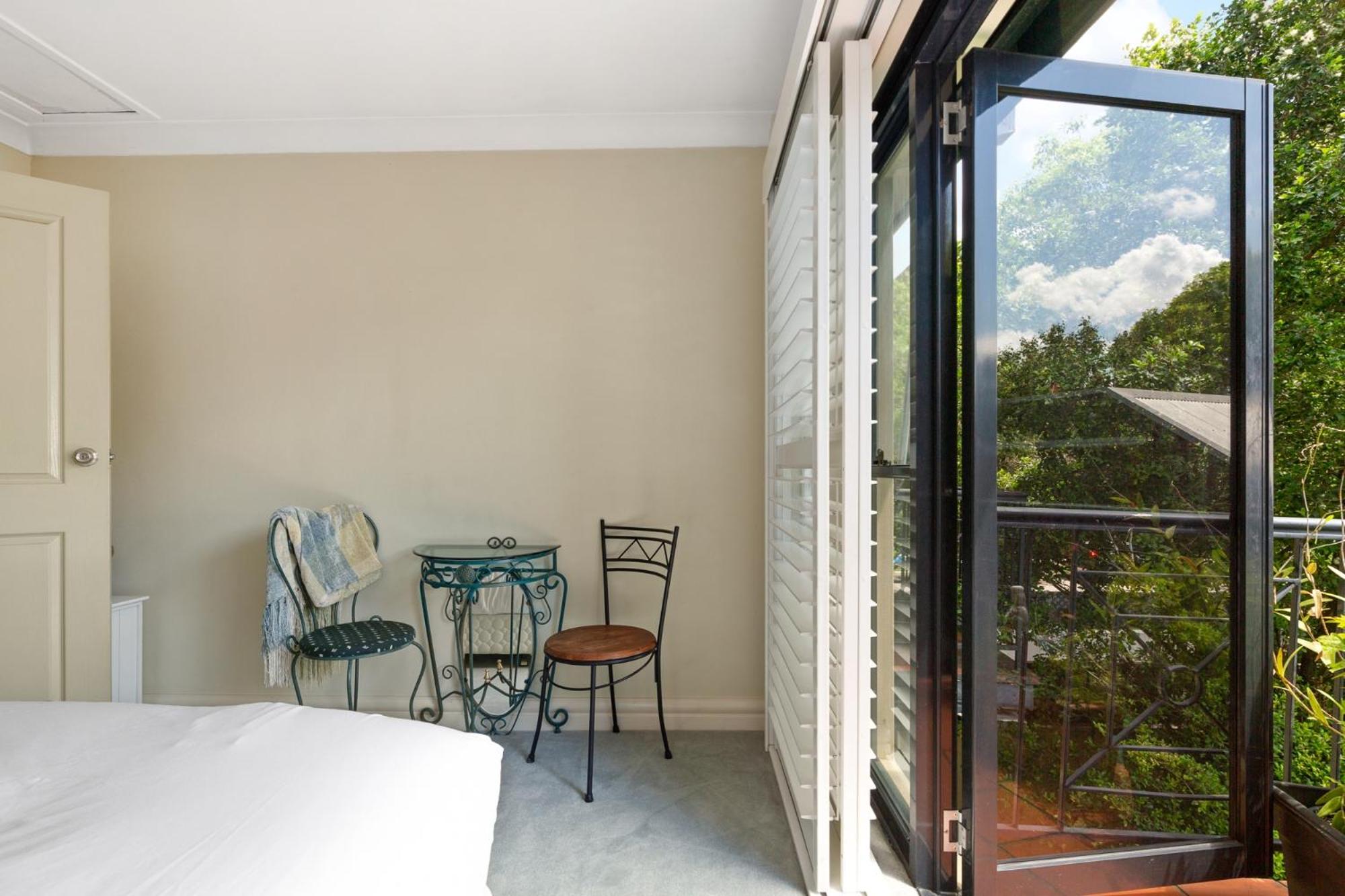 Spacious 2-Bed Townhouse with Garage & Patio