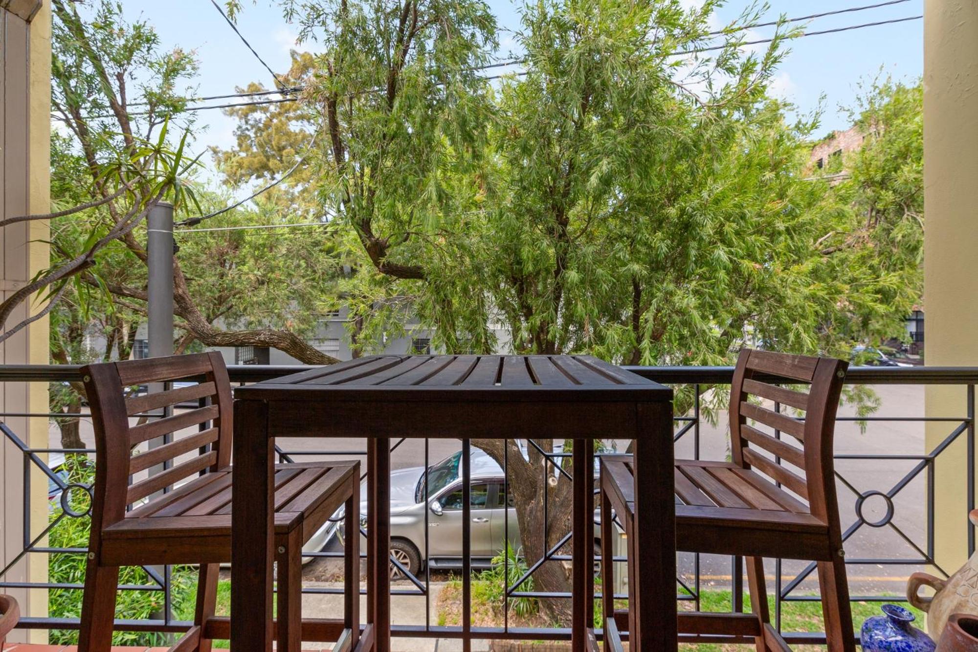 Spacious 2-Bed Townhouse with Garage & Patio