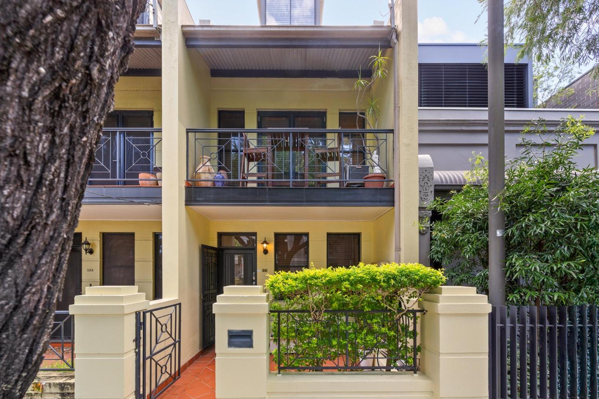 Spacious 2-Bed Townhouse with Garage & Patio