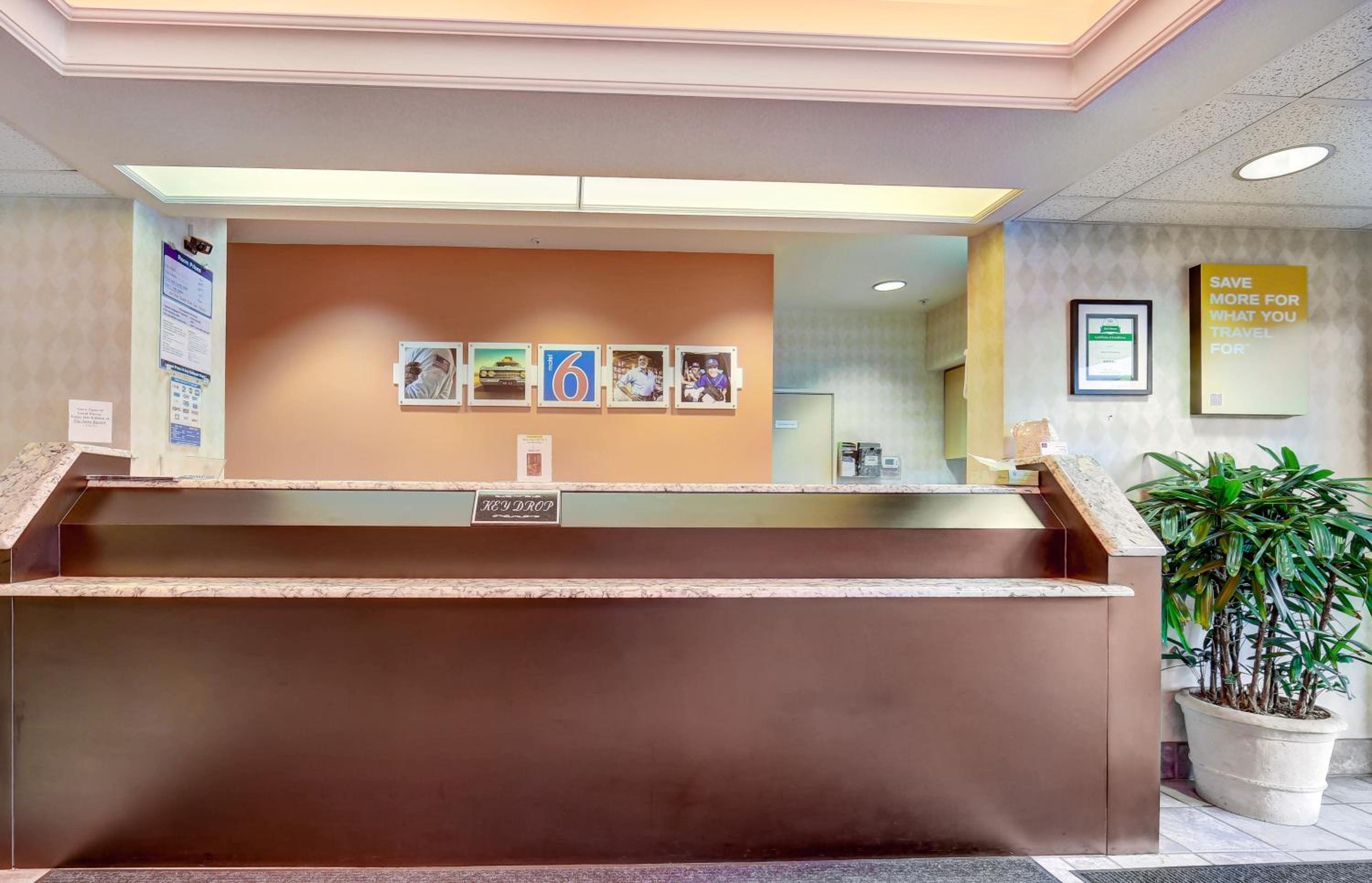 Roseburg Vacations - Motel 6-Roseburg, OR - Property Image 5