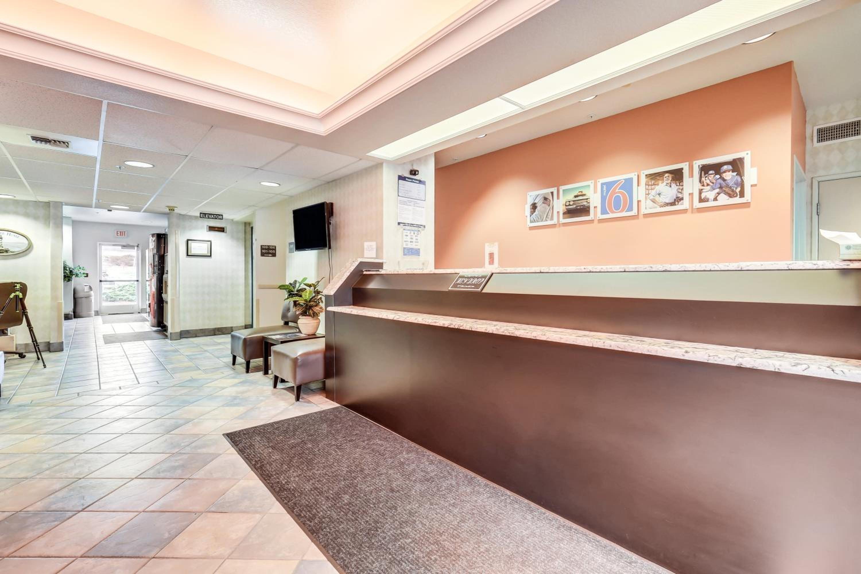 Roseburg Vacations - Motel 6-Roseburg, OR - Property Image 3