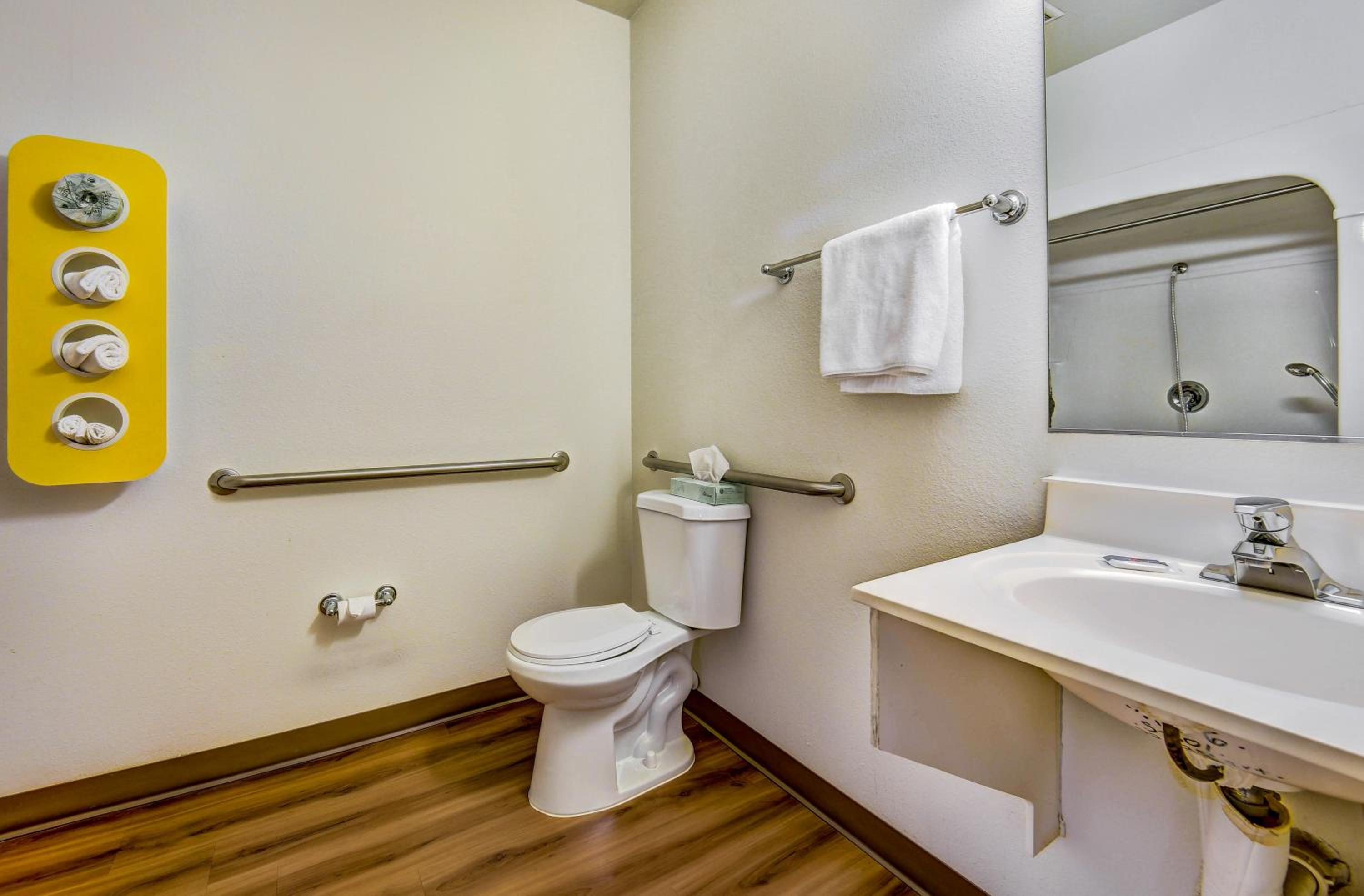 Roseburg Vacations - Motel 6-Roseburg, OR - Property Image 10