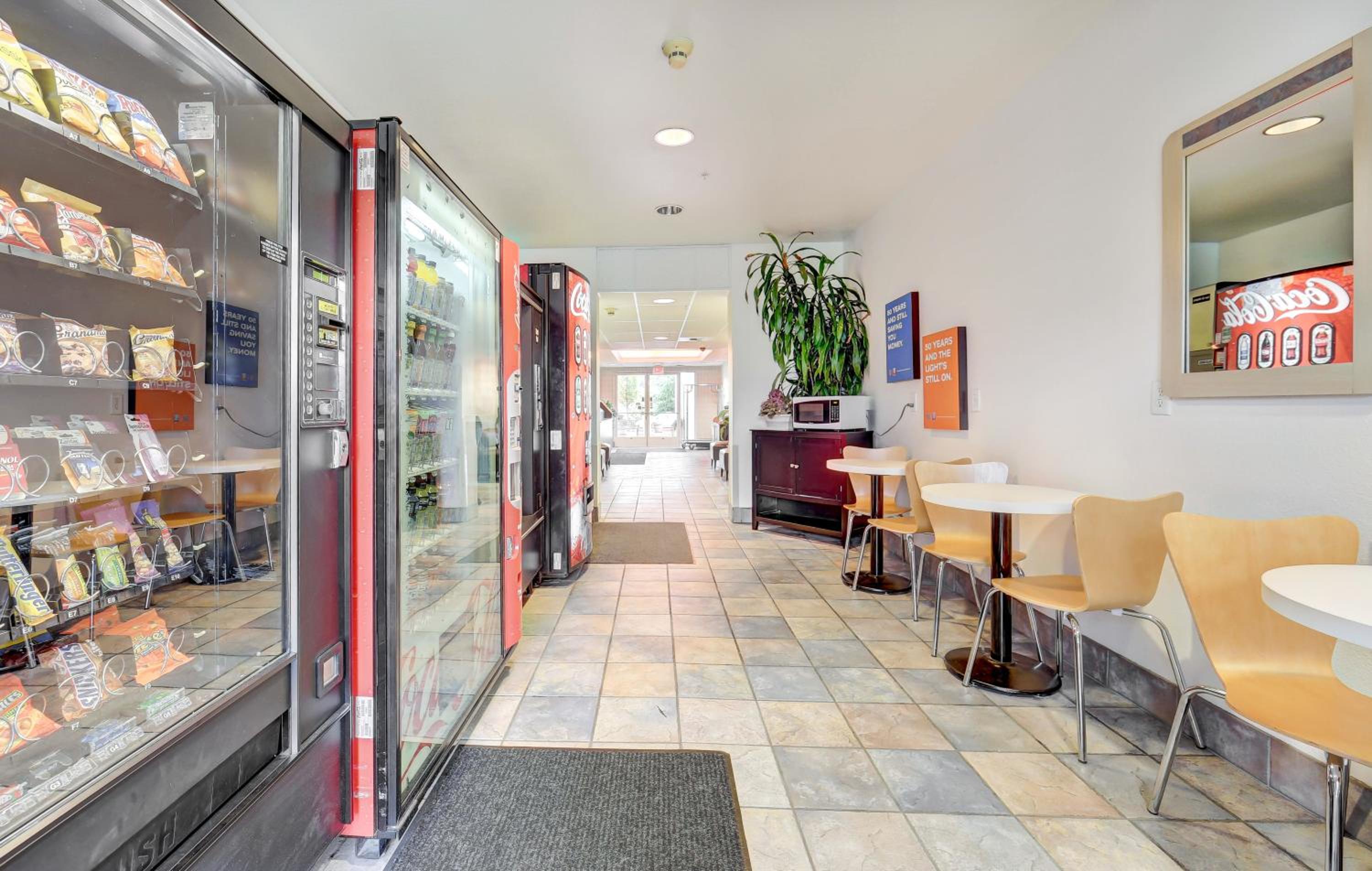 Roseburg Vacations - Motel 6-Roseburg, OR - Property Image 5