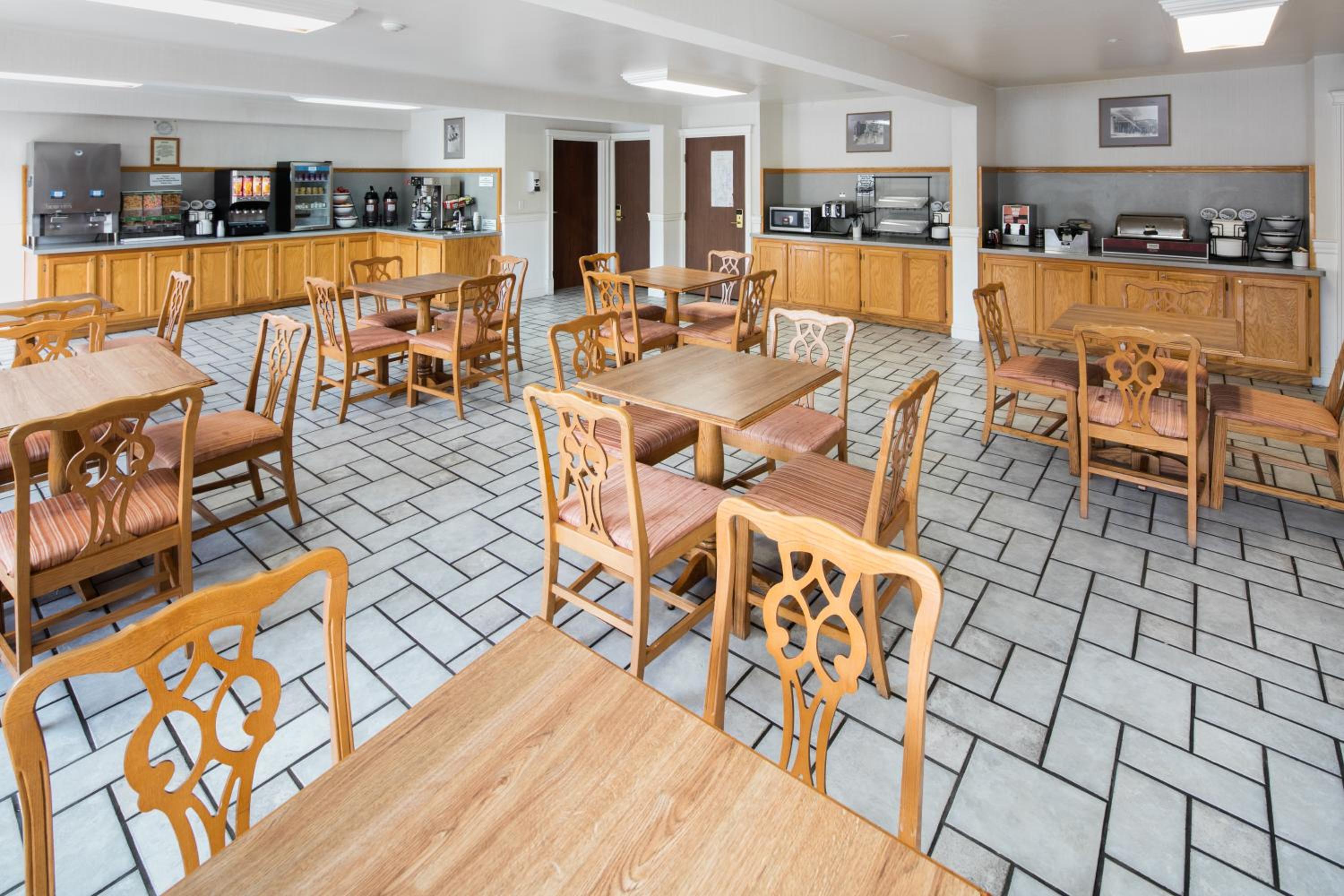 Auburn Vacations - Red Lion Inn  Suites Auburn - Property Image 5