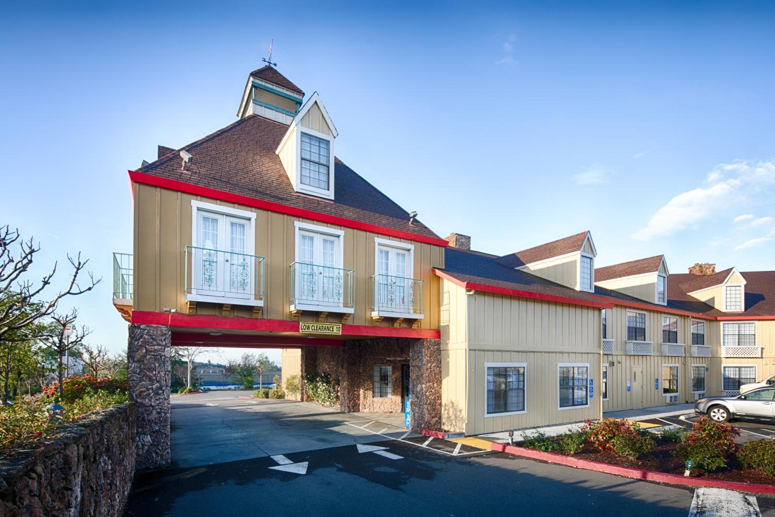 Auburn Vacations - Red Lion Inn  Suites Auburn - Property Image 11