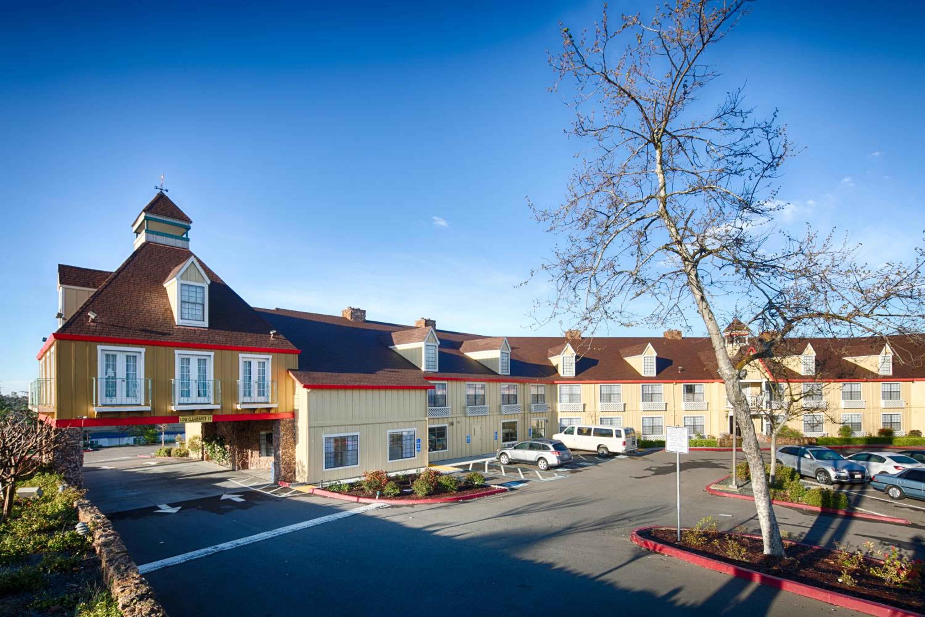 Auburn Vacations - Red Lion Inn  Suites Auburn - Property Image 10