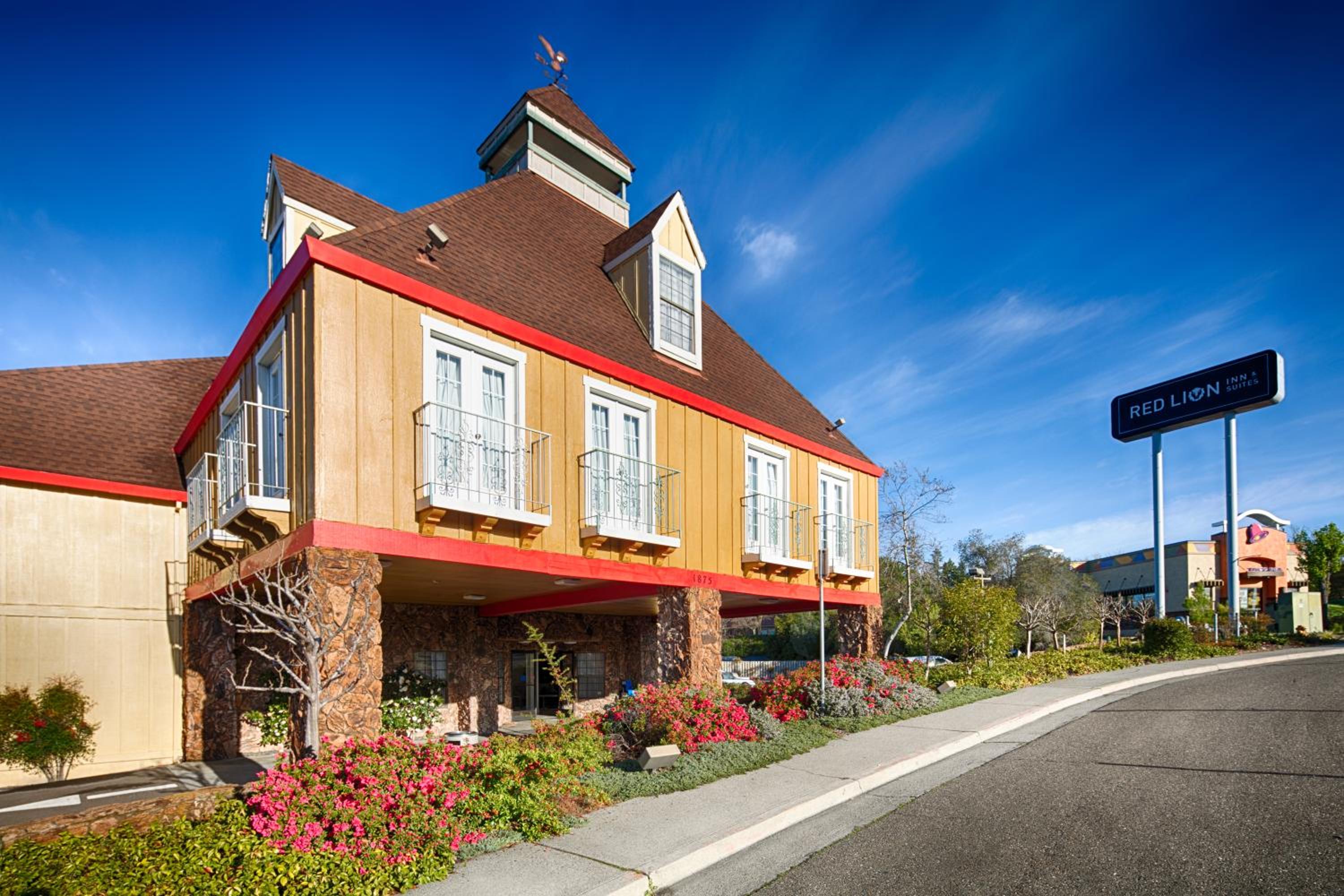 Auburn Vacations - Red Lion Inn  Suites Auburn - Property Image 9
