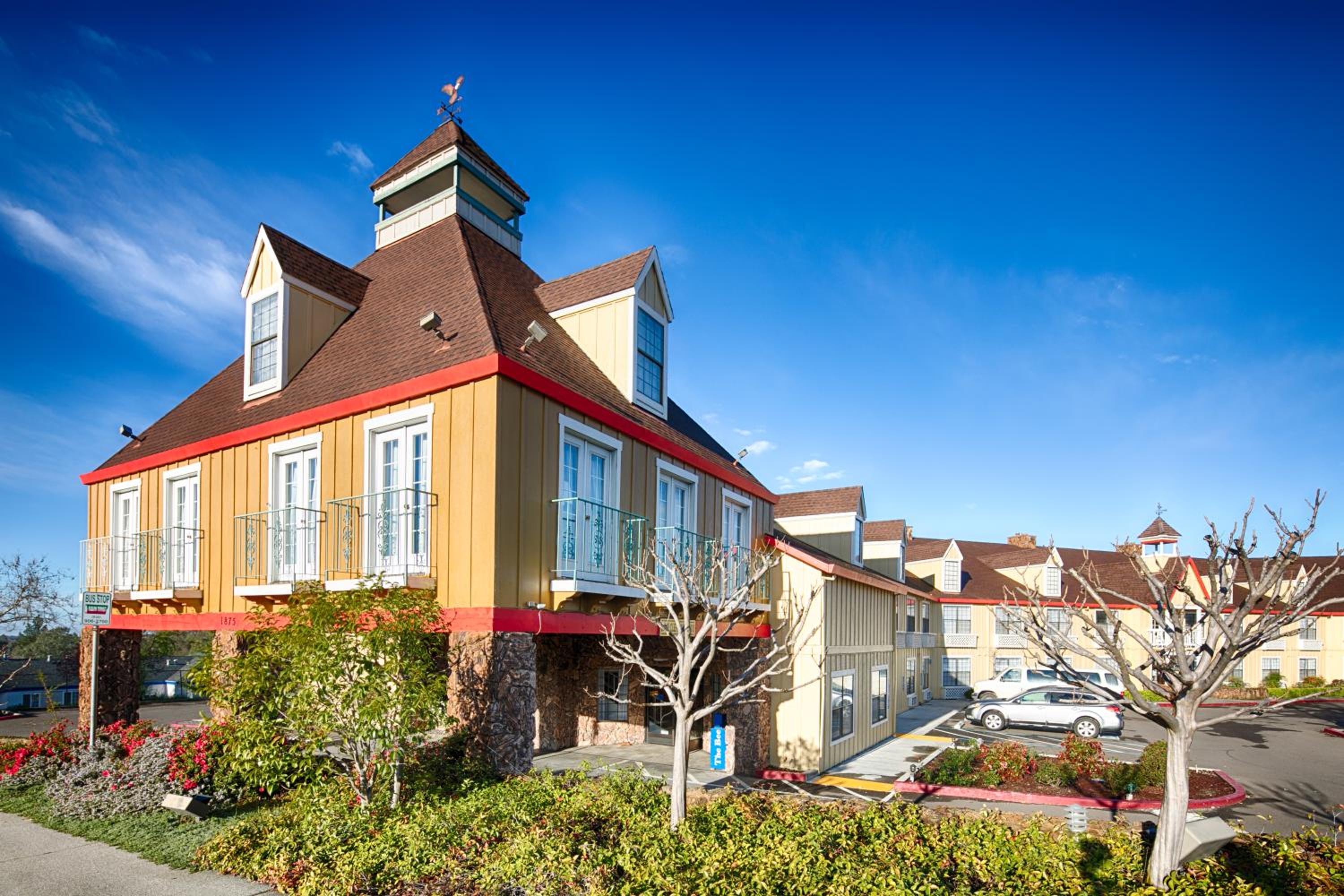 Auburn Vacations - Red Lion Inn  Suites Auburn - Property Image 4