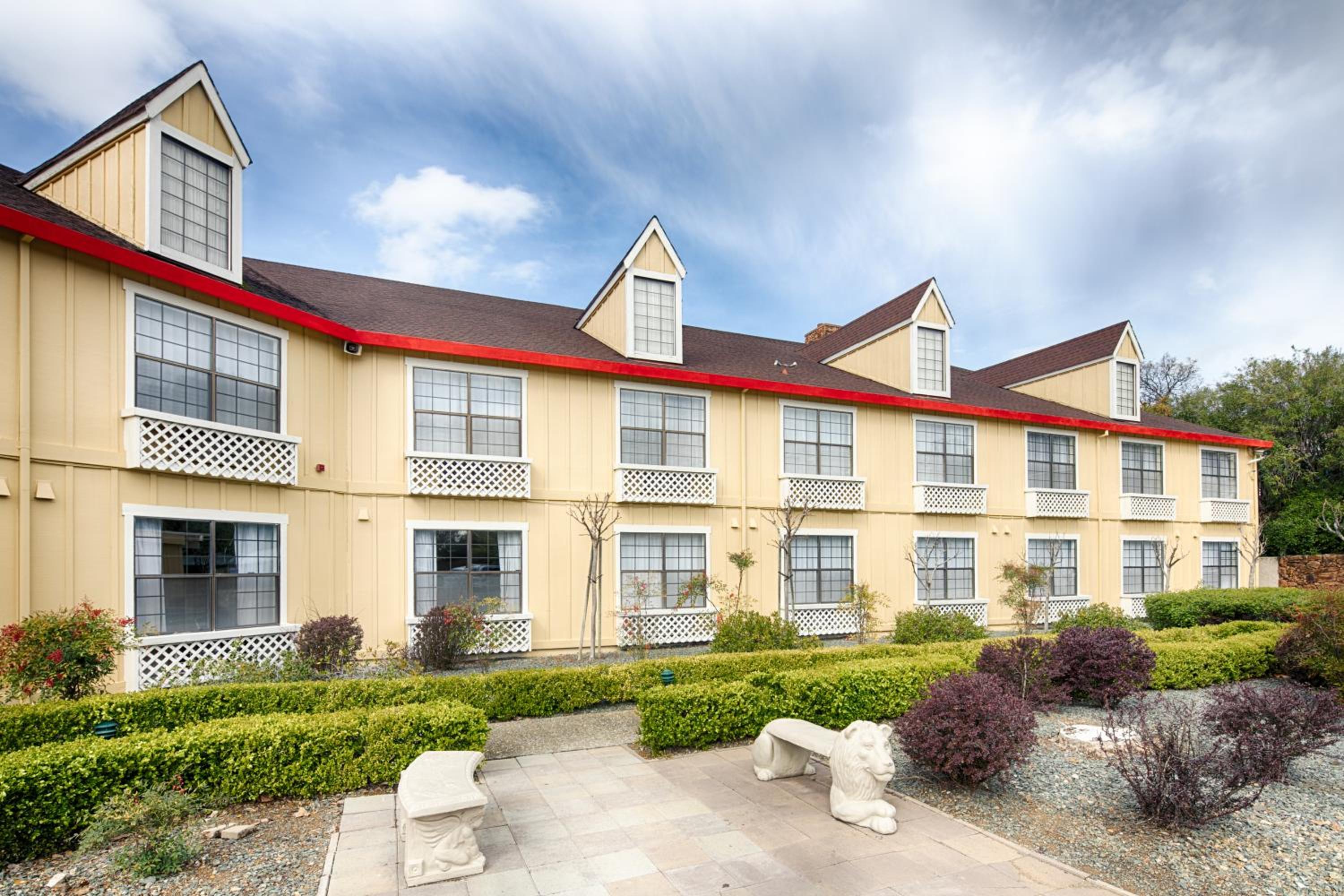 Auburn Vacations - Red Lion Inn  Suites Auburn - Property Image 3