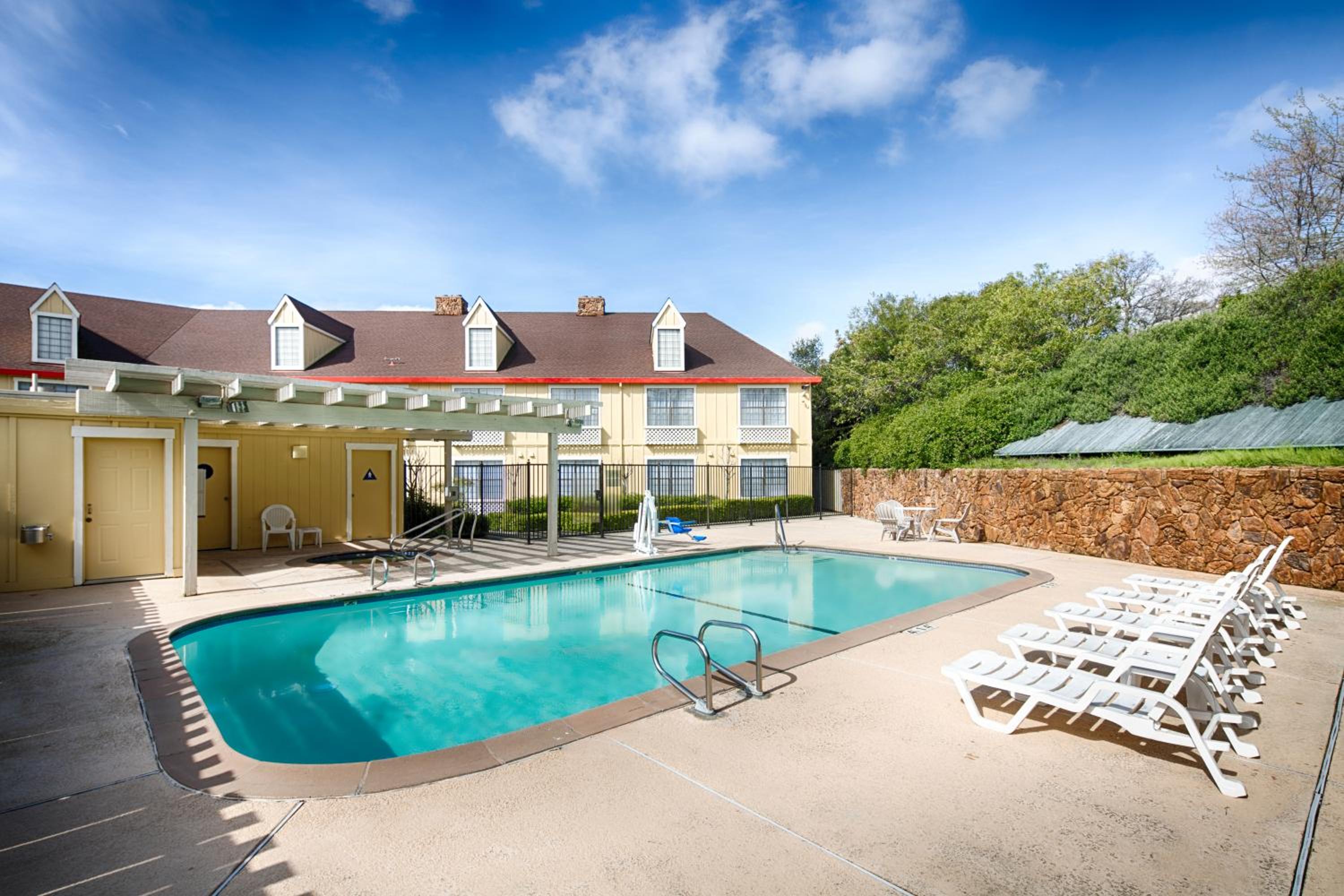 Grass Valley Vacations - Red Lion Inn  Suites Auburn - Property Image 1