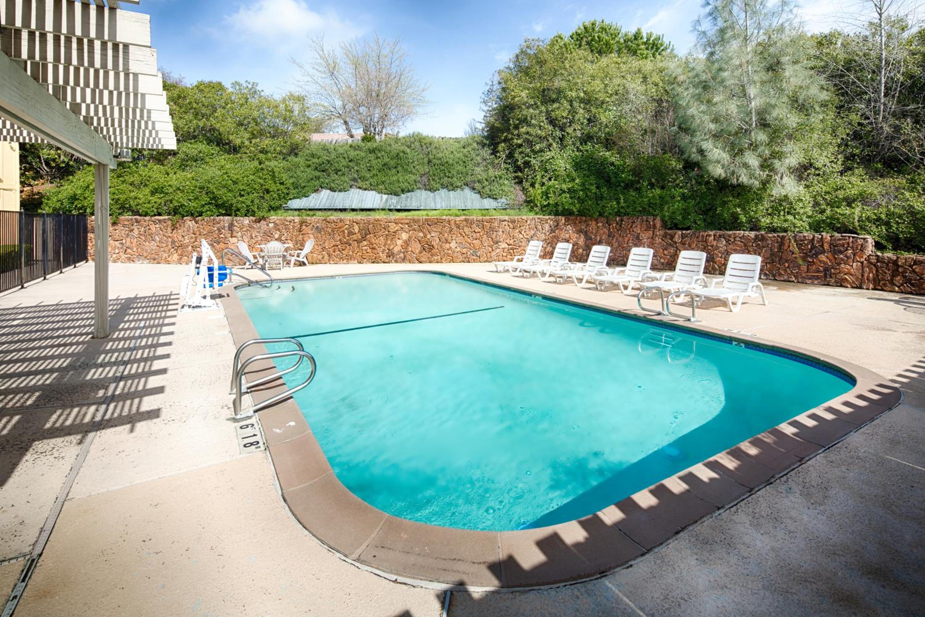 Grass Valley Vacations - Red Lion Inn  Suites Auburn - Property Image 4