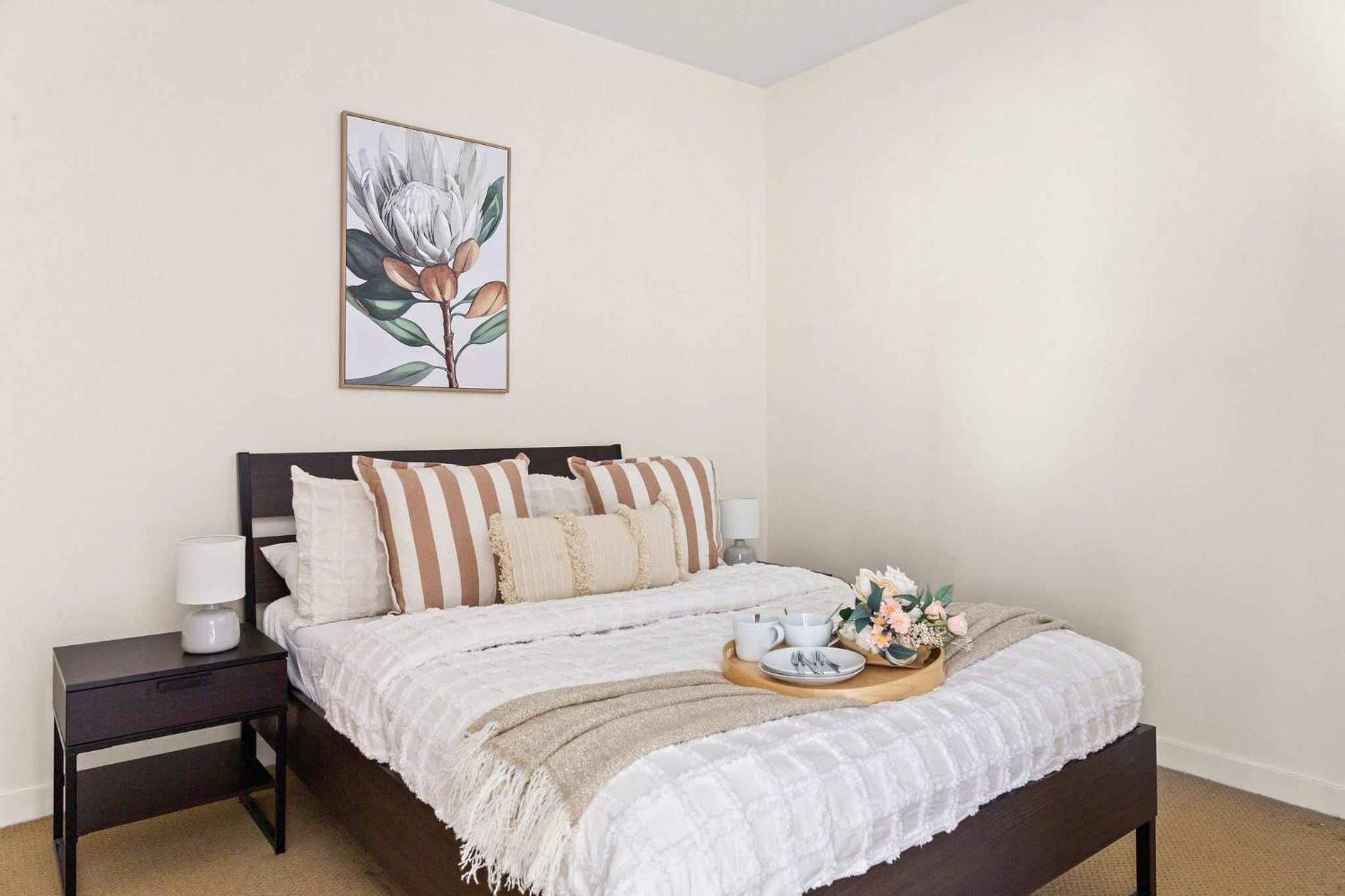 Chic 2BR Apt Near to Melbourne Central City Views