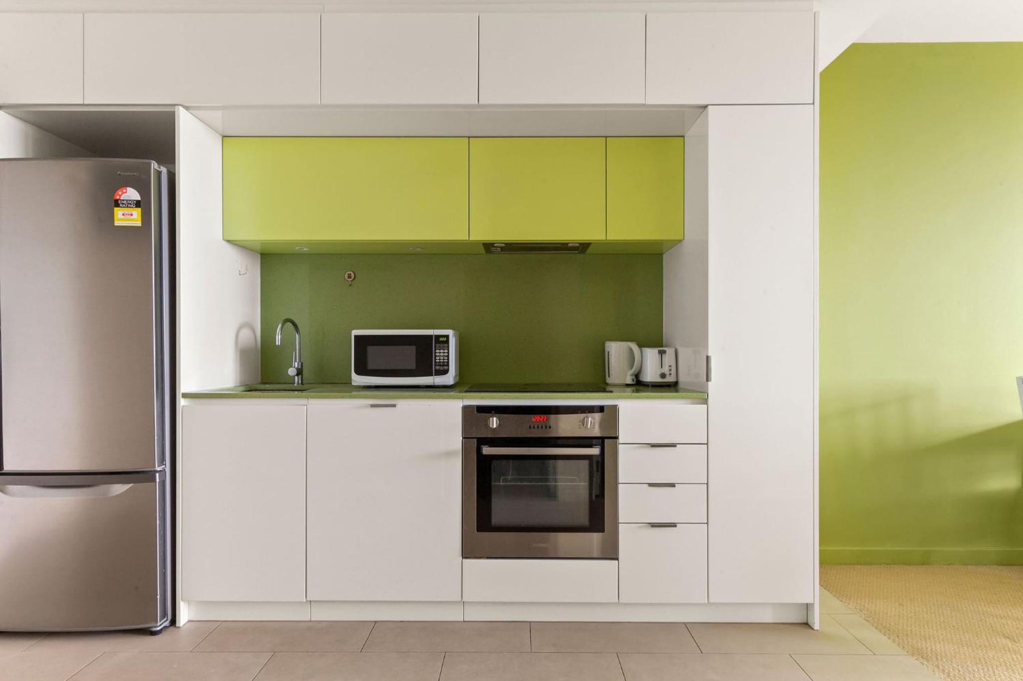 Chic 2BR Apt Near to Melbourne Central City Views