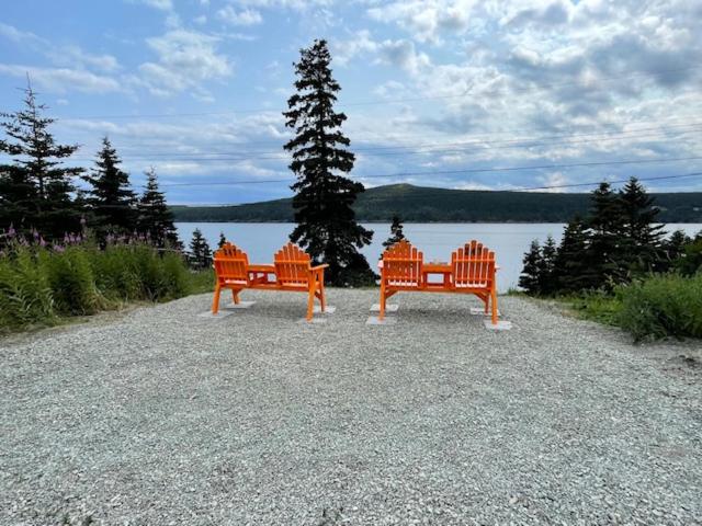 Oceanfront Cottage Walk to Trail & Boat Tours