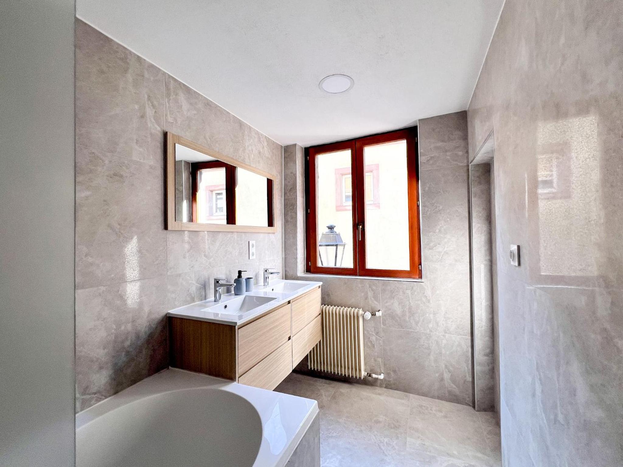 Central & quiet, Full apt for 8 Trésor caché