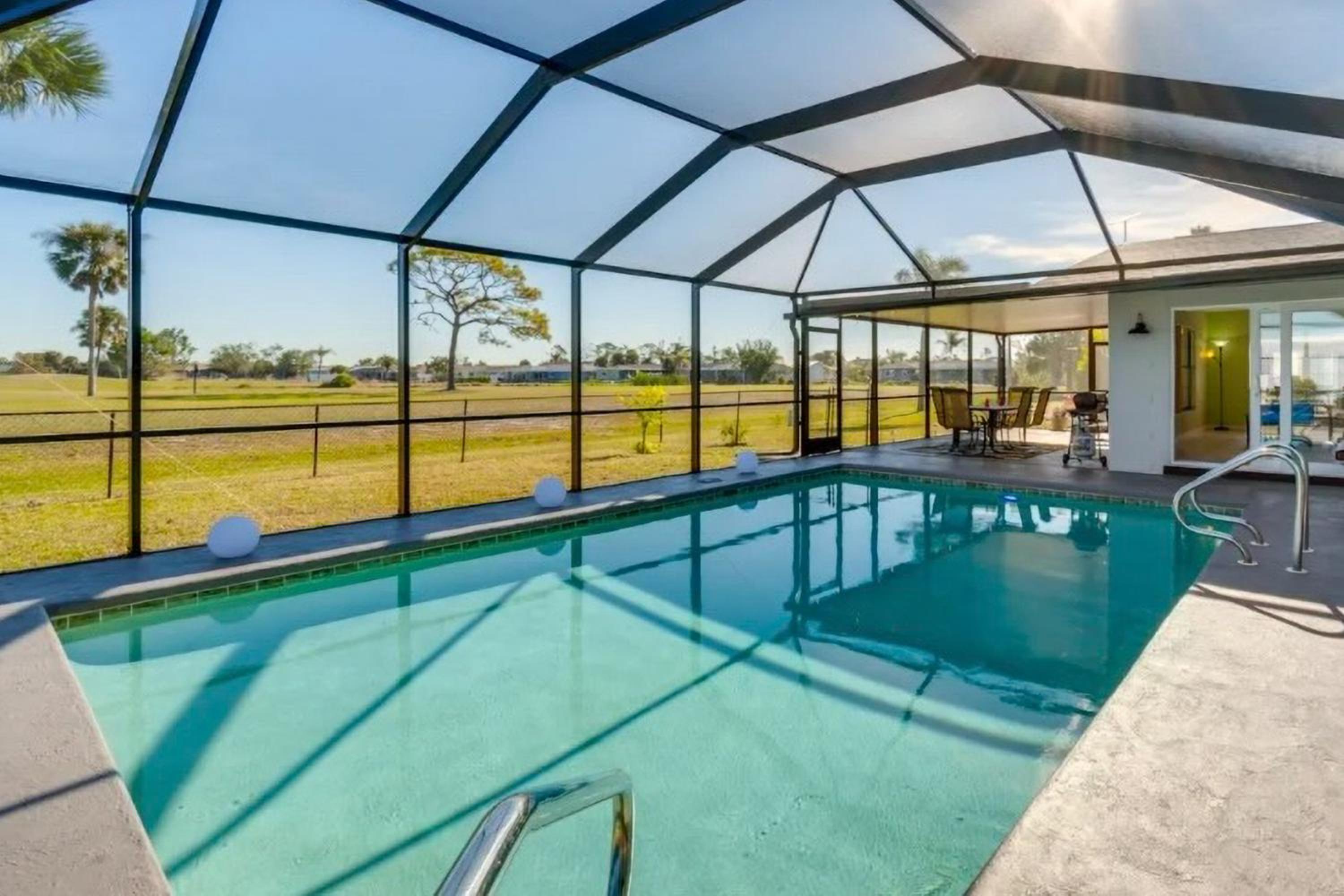 Golf Cart and Heated Pool Rotonda West Getaway!