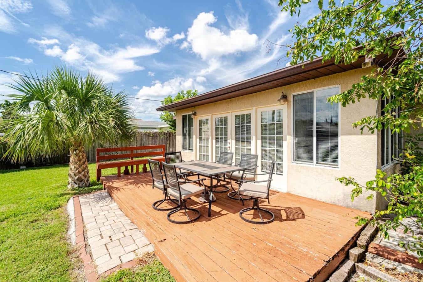 Serene Escape Cozy Home close to Beaches