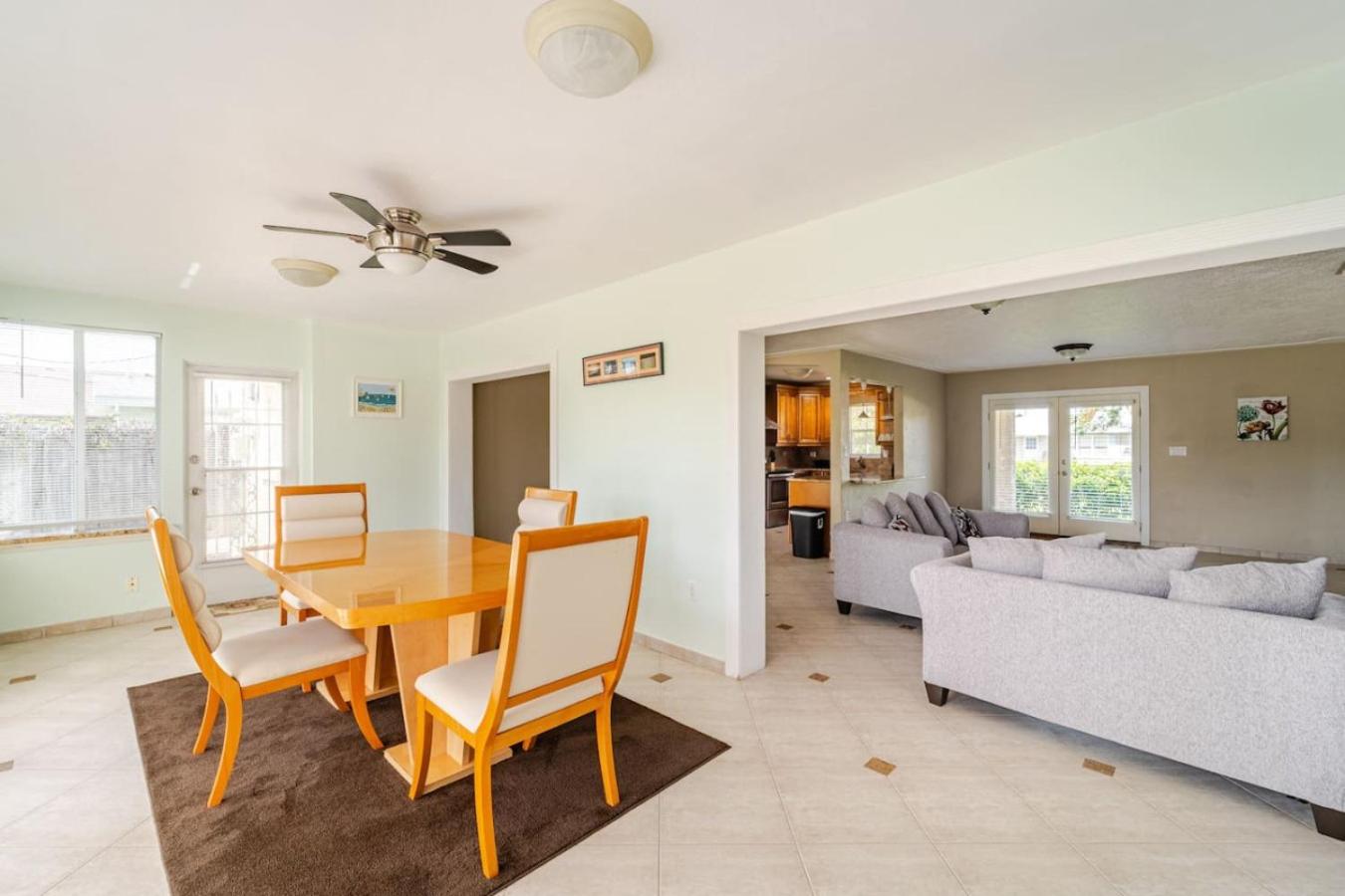 Serene Escape Cozy Home close to Beaches