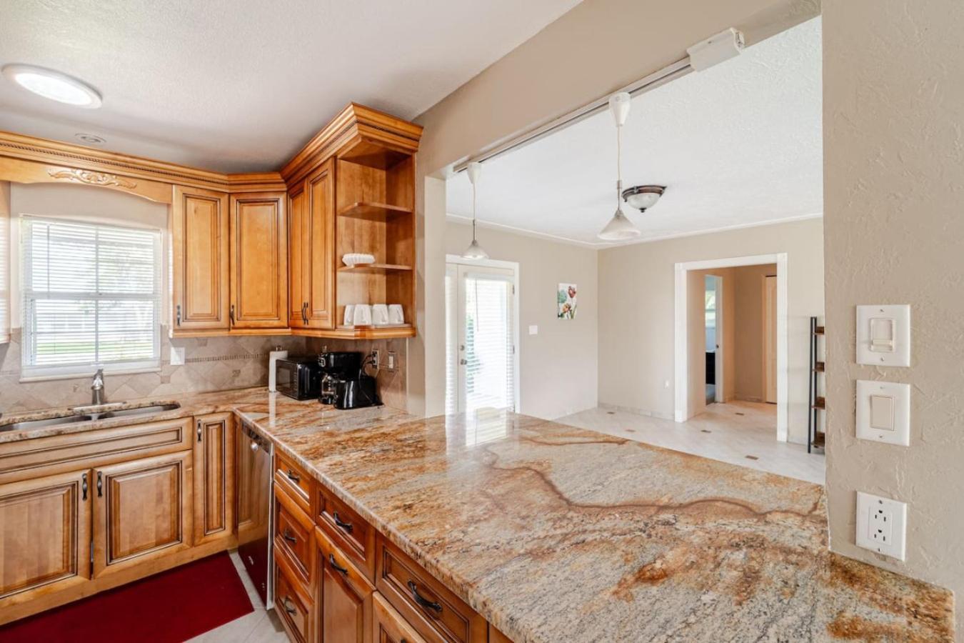 Serene Escape Cozy Home close to Beaches