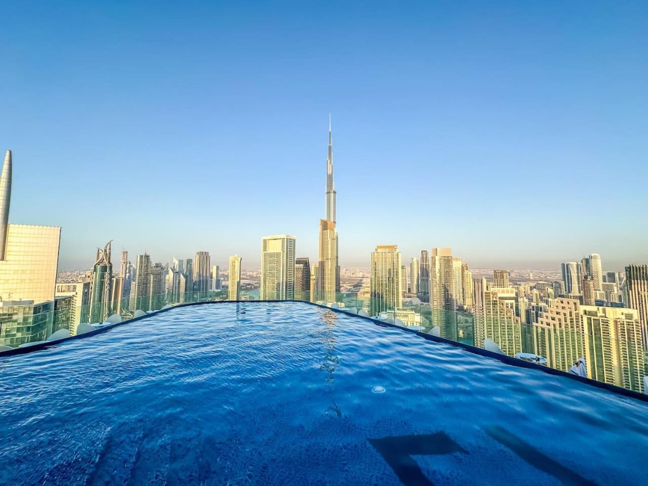 New Luxury SeaView 2Bed - Spectacular Rooftop Infinity Pool, Bar & Burj Views!