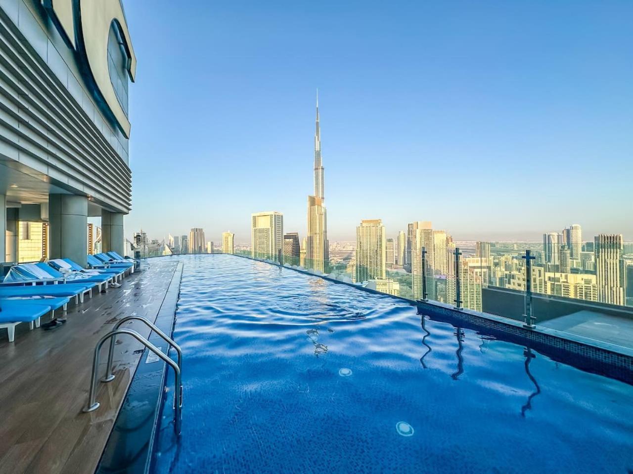 New Luxury SeaView 2Bed - Spectacular Rooftop Infinity Pool, Bar & Burj Views!