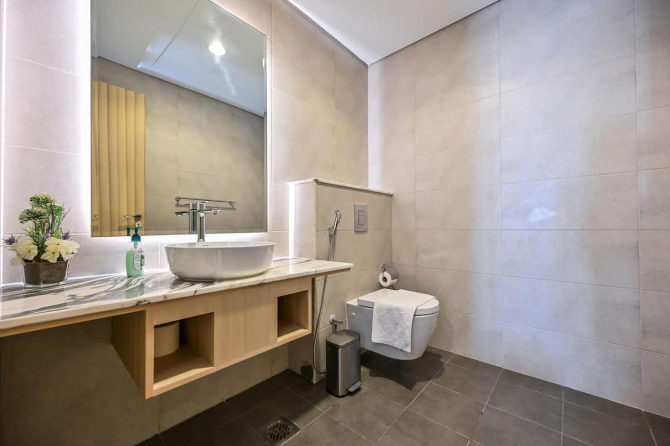 New Luxury SeaView 2Bed - Spectacular Rooftop Infinity Pool, Bar & Burj Views!